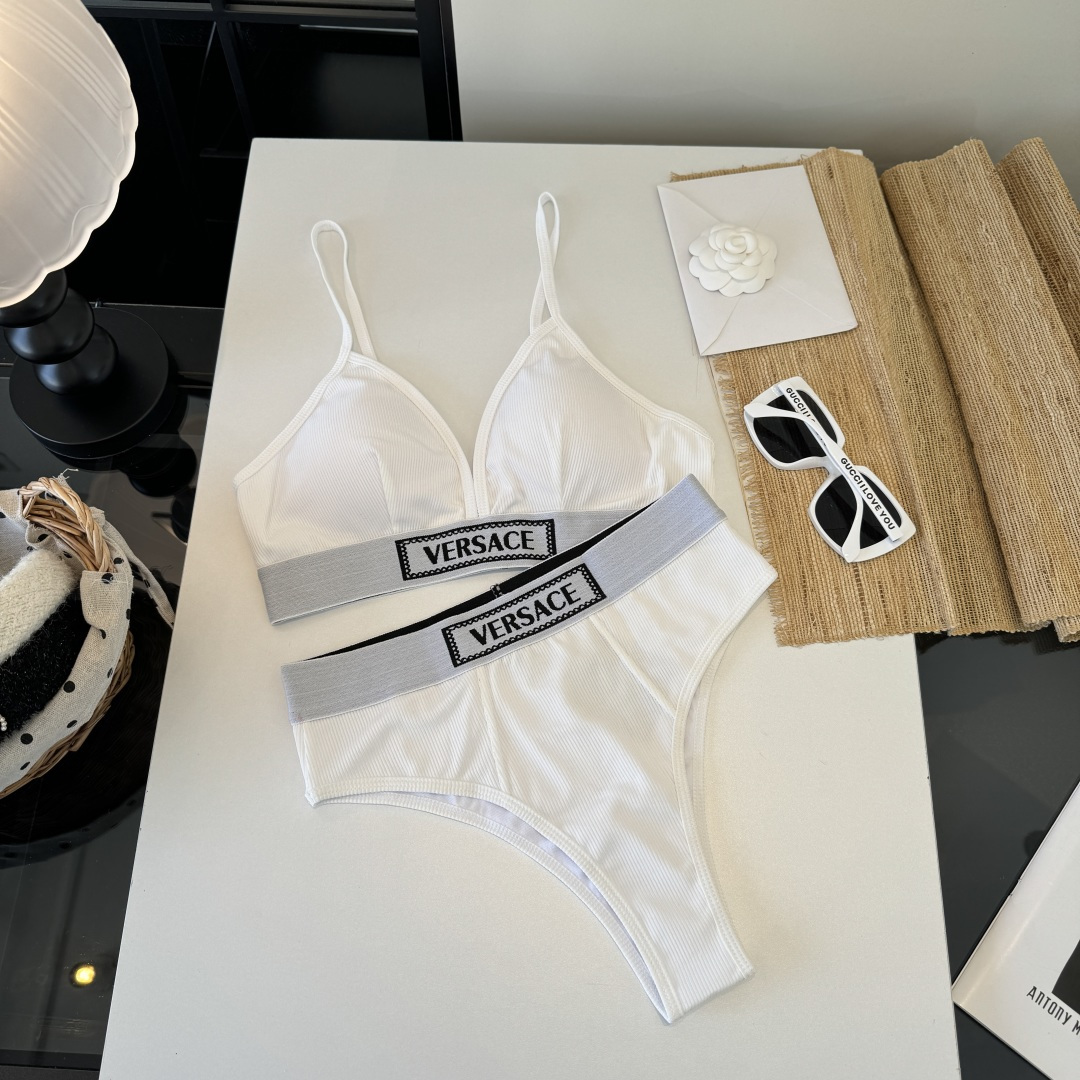 。范思哲分体比基尼👙泳衣 😍🥰适合多种场景的游泳衣🏊‍♀️海边 游泳池 温泉 水上乐园 漂流都可以😌内搭