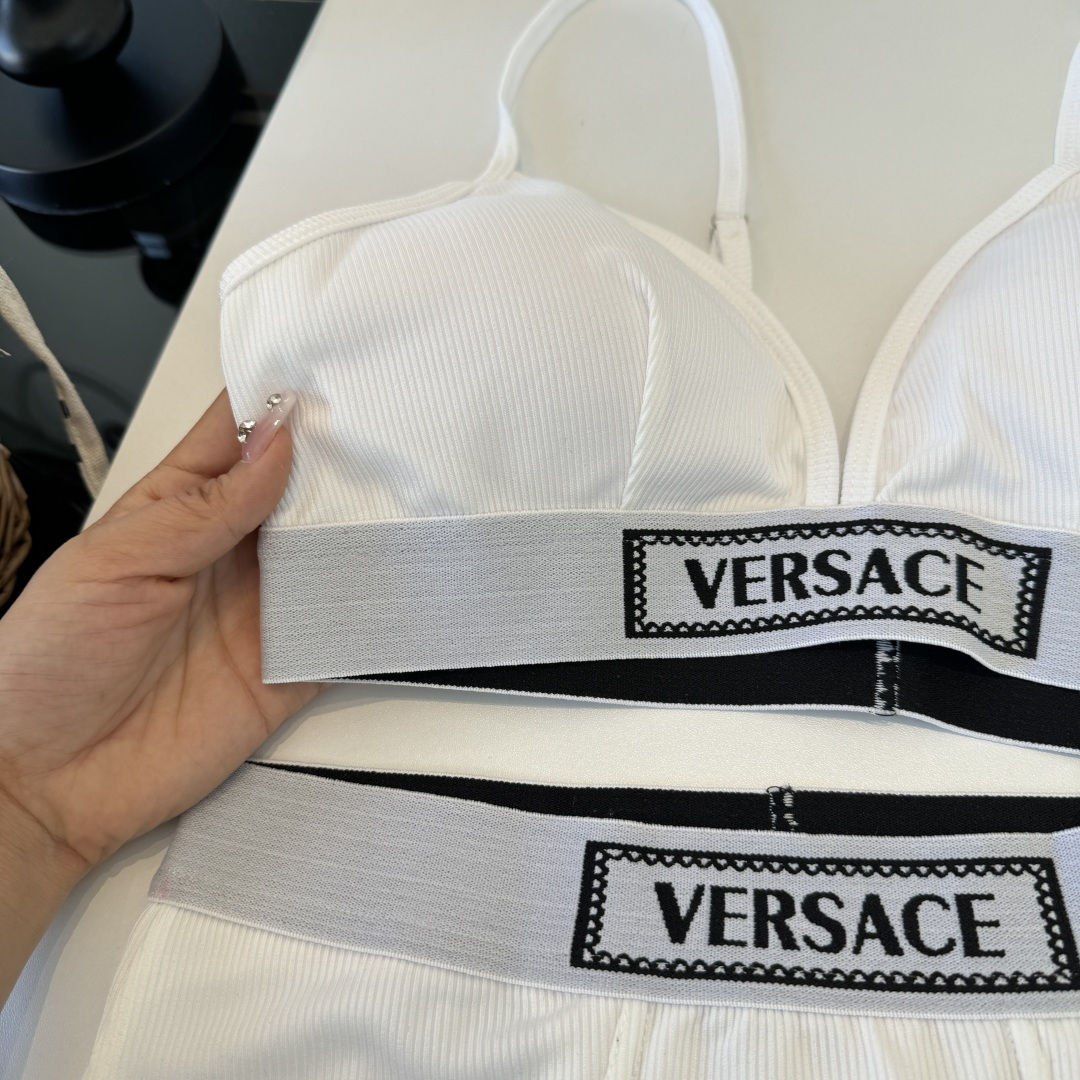 。范思哲分体比基尼👙泳衣 😍🥰适合多种场景的游泳衣🏊‍♀️海边 游泳池 温泉 水上乐园 漂流都可以😌内搭