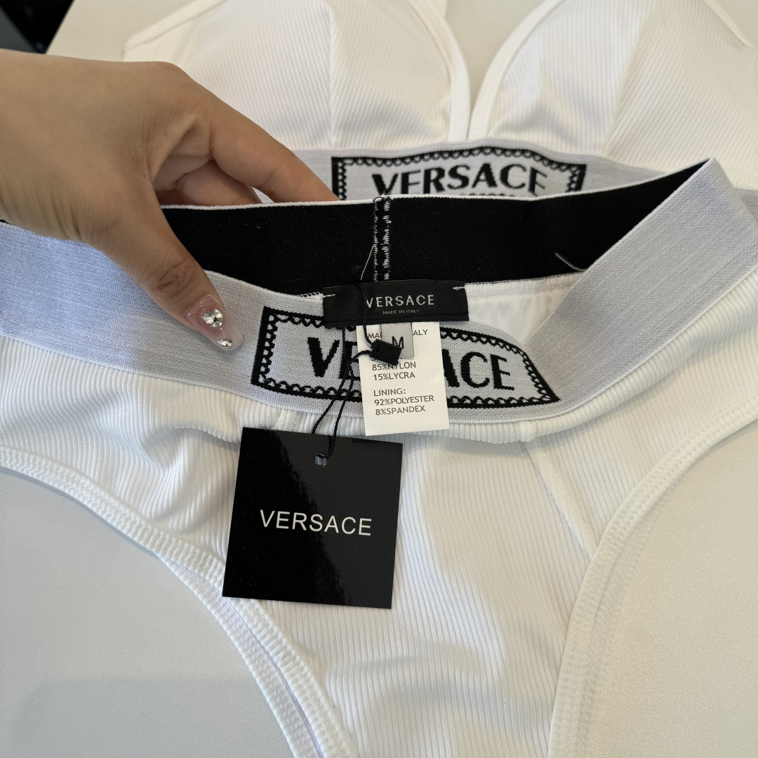 。范思哲分体比基尼👙泳衣 😍🥰适合多种场景的游泳衣🏊‍♀️海边 游泳池 温泉 水上乐园 漂流都可以😌内搭