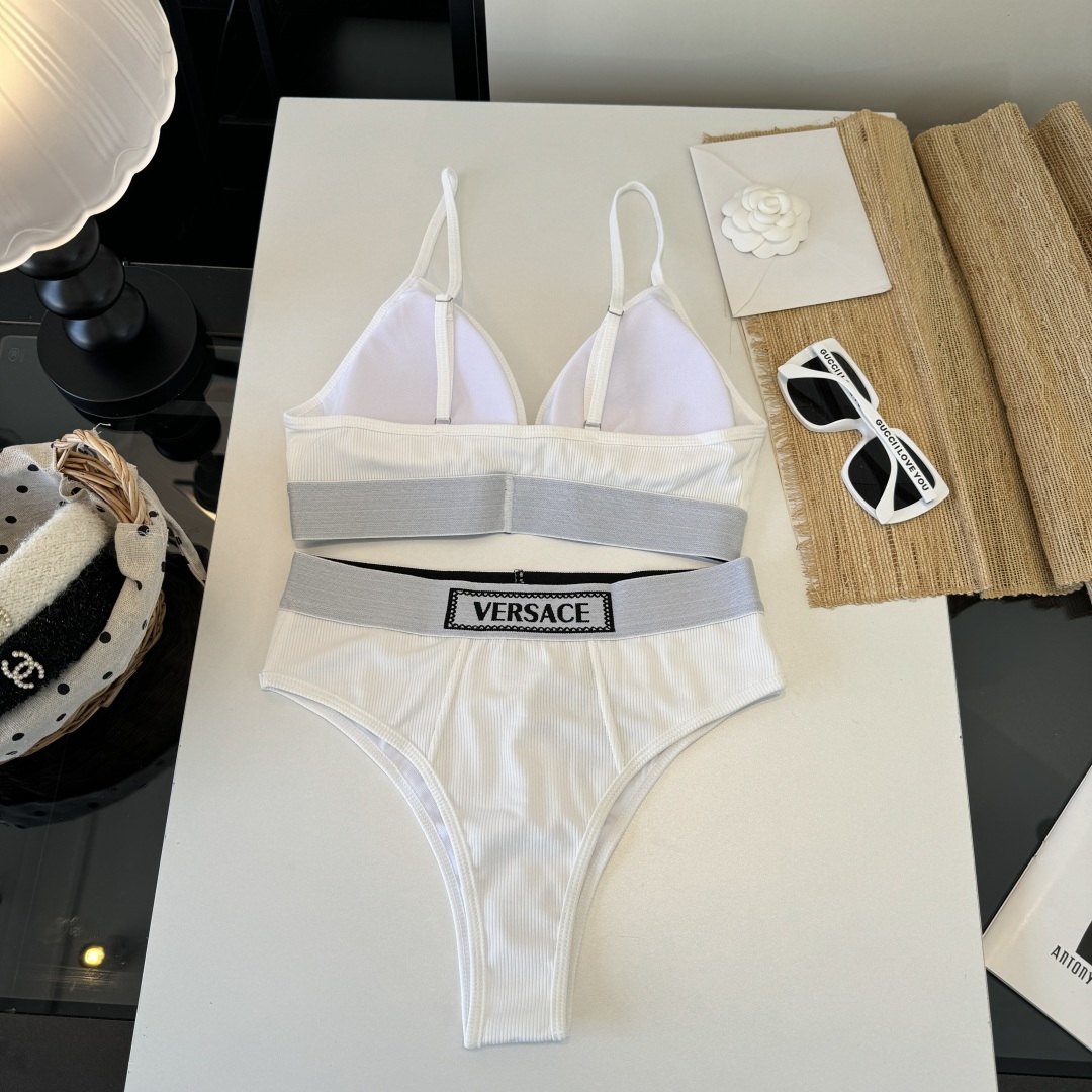 。范思哲分体比基尼👙泳衣 😍🥰适合多种场景的游泳衣🏊‍♀️海边 游泳池 温泉 水上乐园 漂流都可以😌内搭