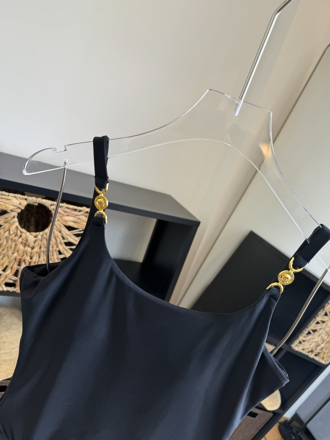 。范思哲连体比基尼👙泳衣 😍🥰适合多种场景的游泳衣🏊‍♀️海边 游泳池 温泉 水上乐园 漂流都可以😌内搭