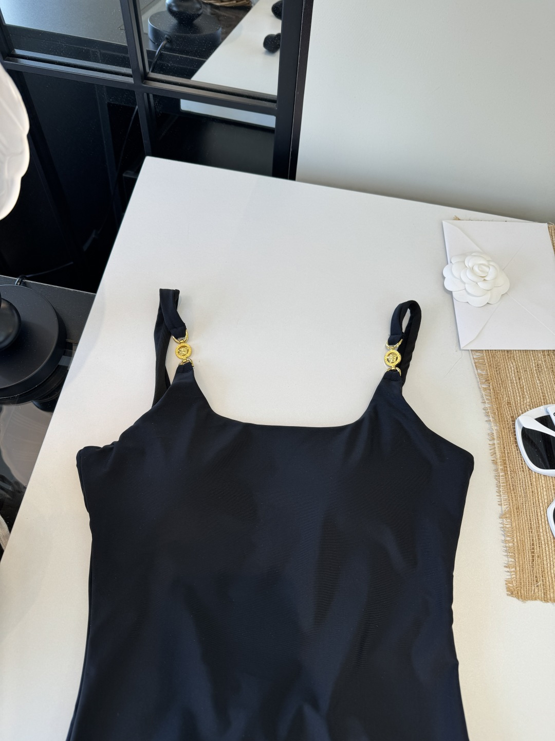 。范思哲连体比基尼👙泳衣 😍🥰适合多种场景的游泳衣🏊‍♀️海边 游泳池 温泉 水上乐园 漂流都可以😌内搭