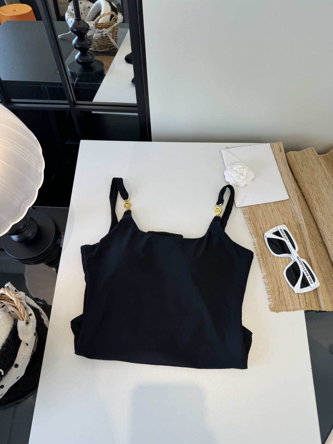 。范思哲连体比基尼👙泳衣 😍🥰适合多种场景的游泳衣🏊‍♀️海边 游泳池 温泉 水上乐园 漂流都可以😌内搭