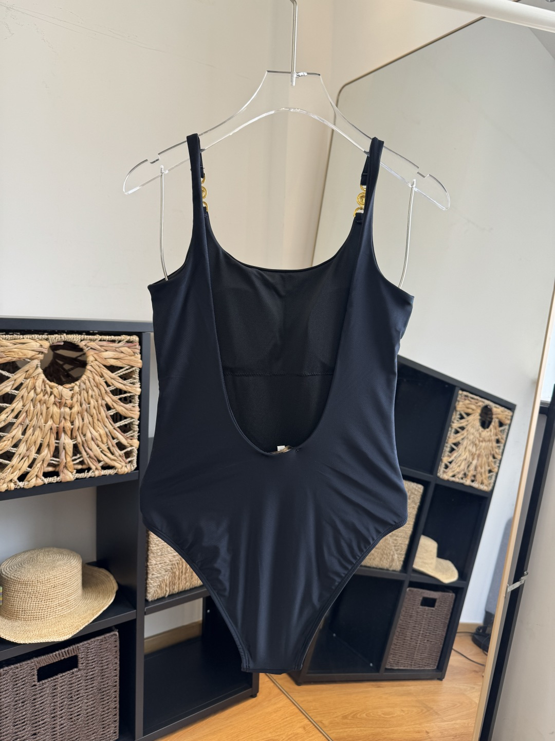 。范思哲连体比基尼👙泳衣 😍🥰适合多种场景的游泳衣🏊‍♀️海边 游泳池 温泉 水上乐园 漂流都可以😌内搭