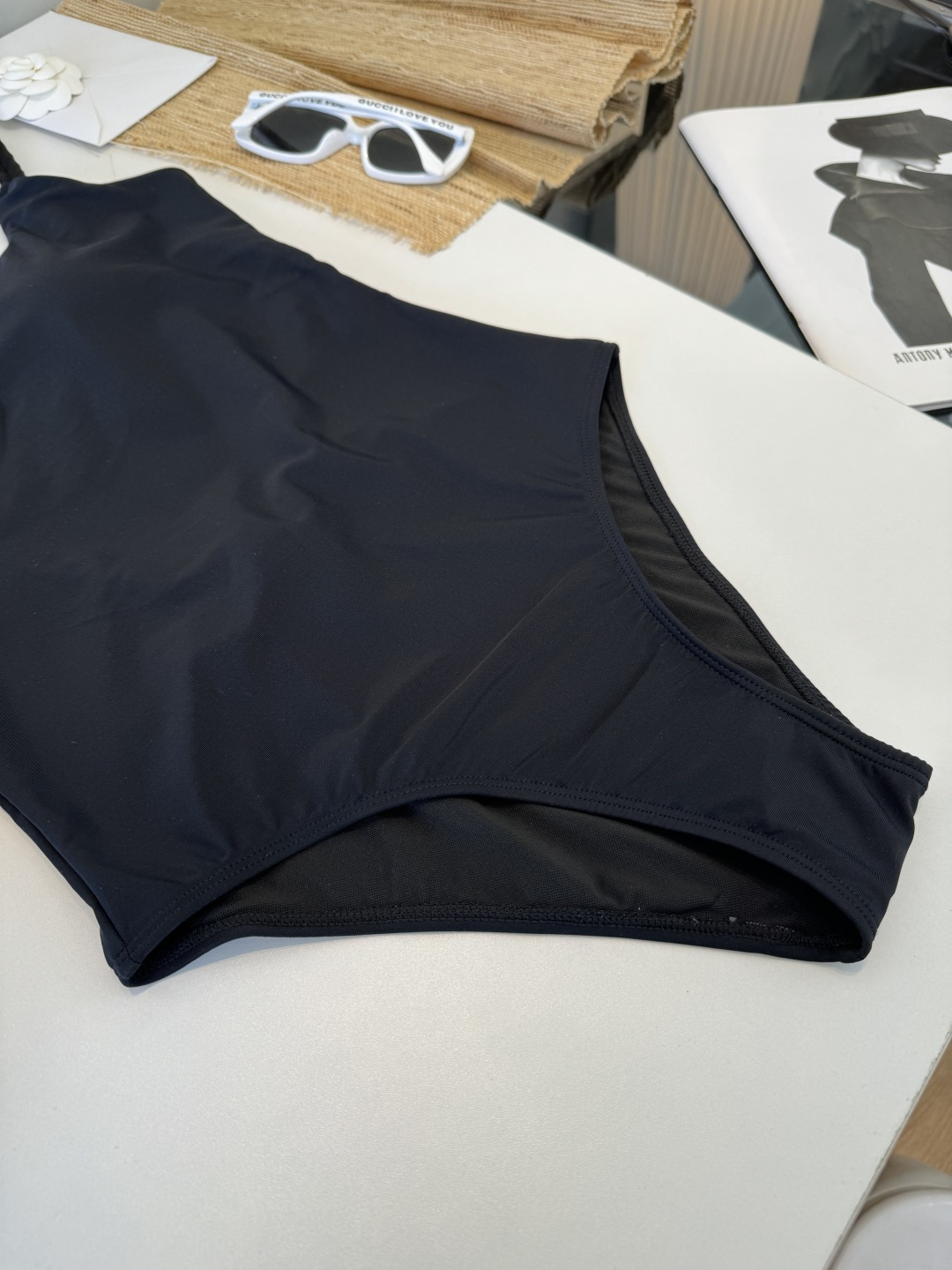 。范思哲连体比基尼👙泳衣 😍🥰适合多种场景的游泳衣🏊‍♀️海边 游泳池 温泉 水上乐园 漂流都可以😌内搭