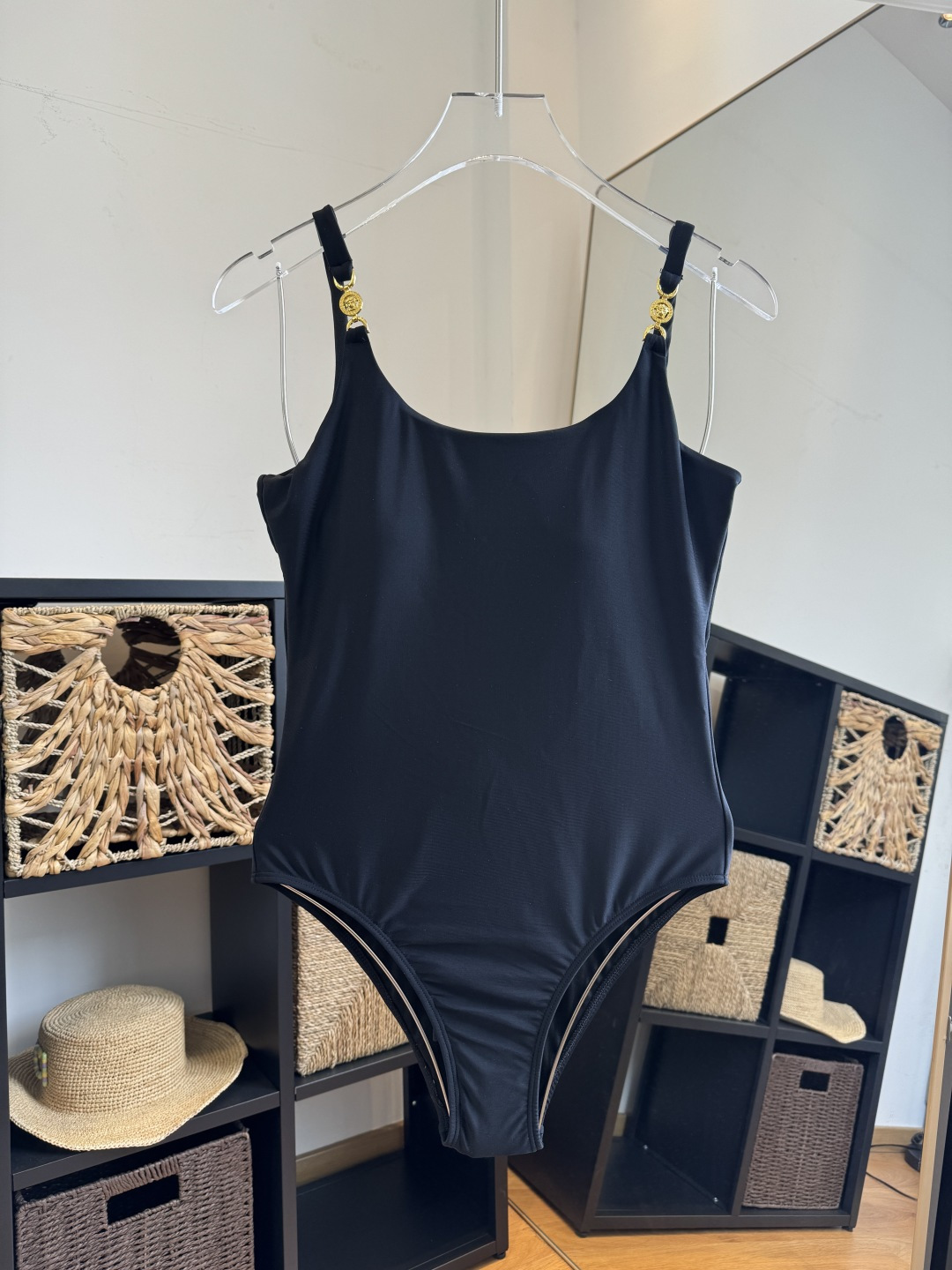 。范思哲连体比基尼👙泳衣 😍🥰适合多种场景的游泳衣🏊‍♀️海边 游泳池 温泉 水上乐园 漂流都可以😌内搭