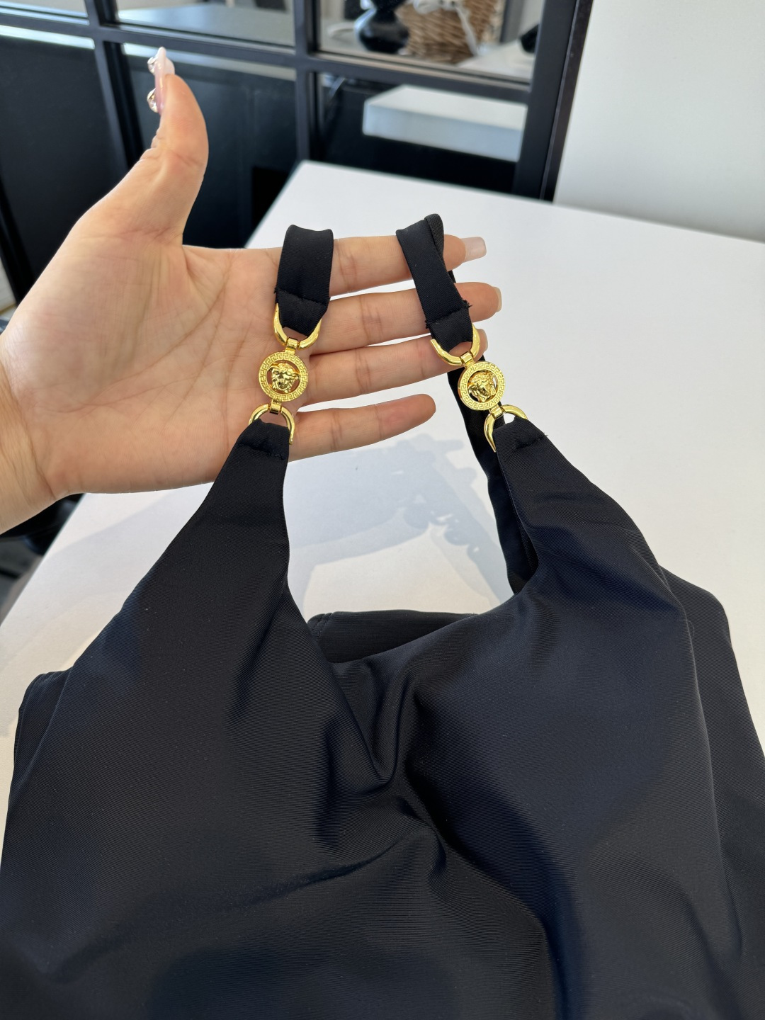 。范思哲连体比基尼👙泳衣 😍🥰适合多种场景的游泳衣🏊‍♀️海边 游泳池 温泉 水上乐园 漂流都可以😌内搭