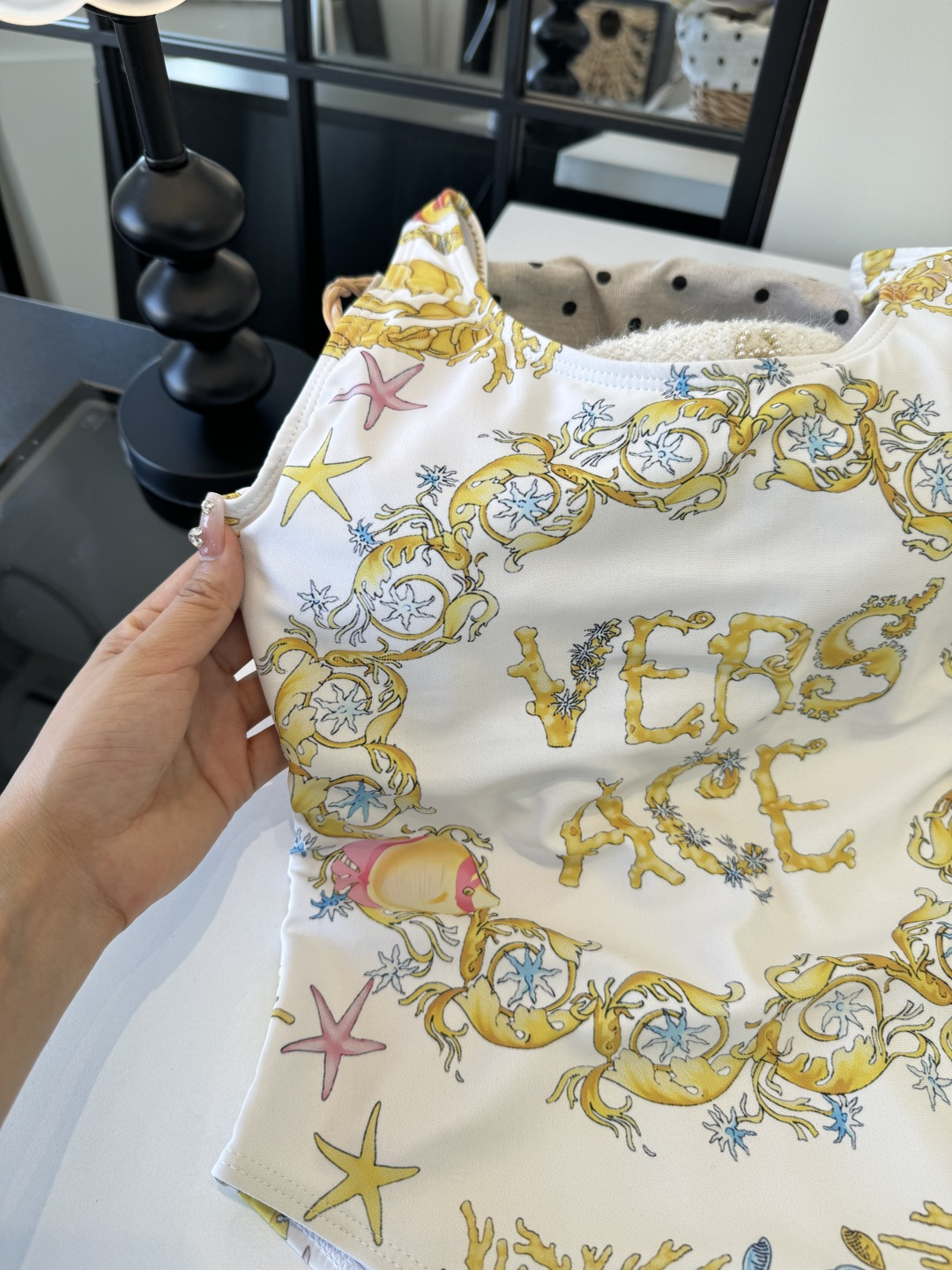 。范思哲连体比基尼👙泳衣 😍🥰适合多种场景的游泳衣🏊‍♀️海边 游泳池 温泉 水上乐园 漂流都可以😌内搭