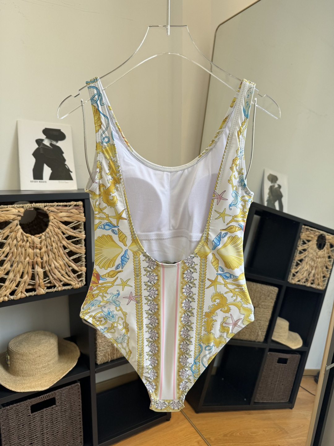 。范思哲连体比基尼👙泳衣 😍🥰适合多种场景的游泳衣🏊‍♀️海边 游泳池 温泉 水上乐园 漂流都可以😌内搭