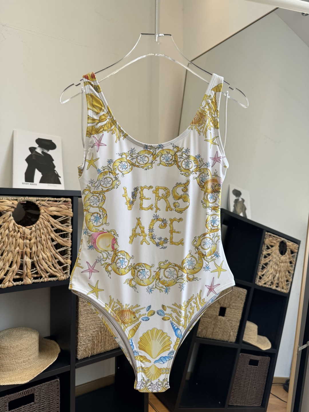 。范思哲连体比基尼👙泳衣 😍🥰适合多种场景的游泳衣🏊‍♀️海边 游泳池 温泉 水上乐园 漂流都可以😌内搭