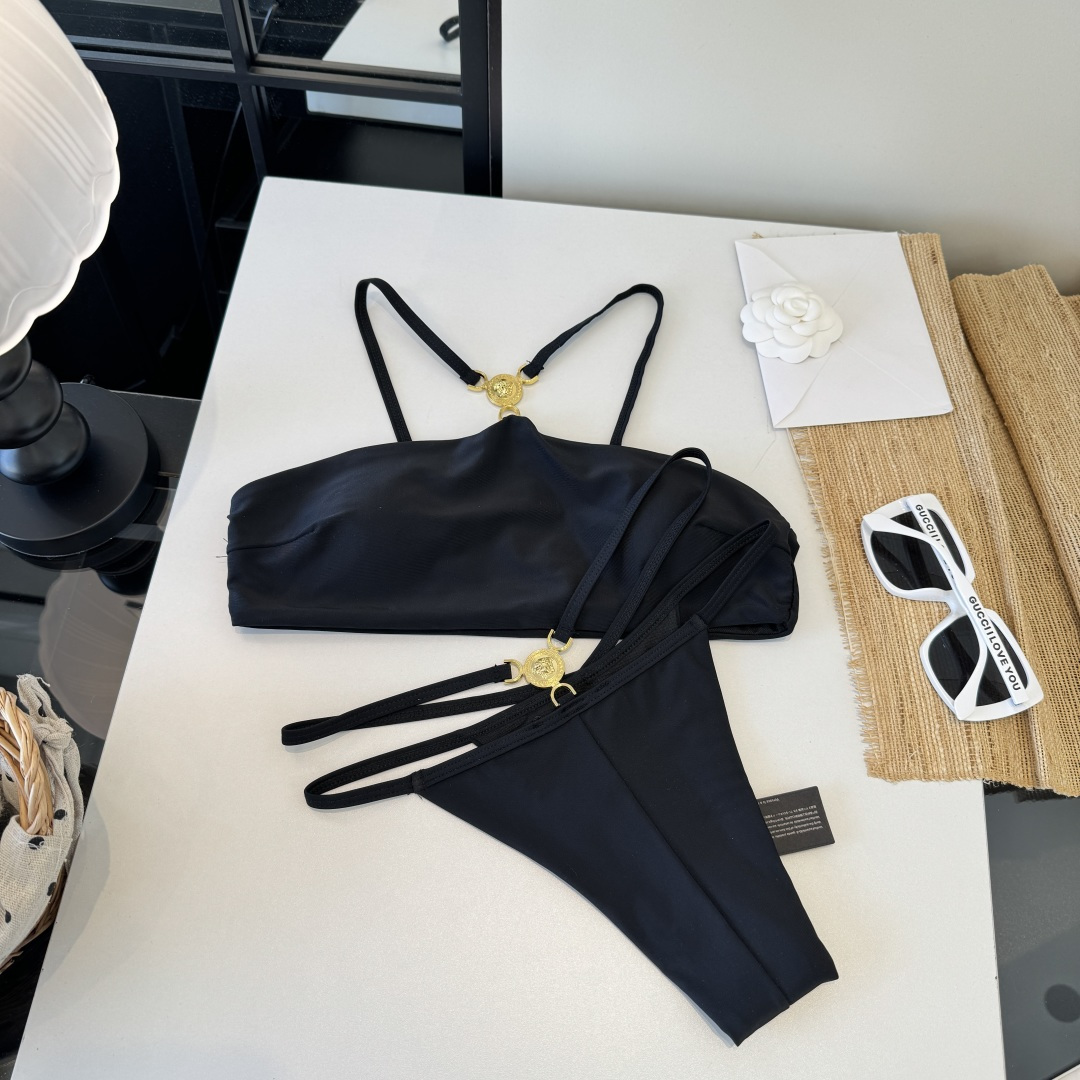 。范思哲连体比基尼👙泳衣 😍🥰适合多种场景的游泳衣🏊‍♀️海边 游泳池 温泉 水上乐园 漂流都可以😌内搭