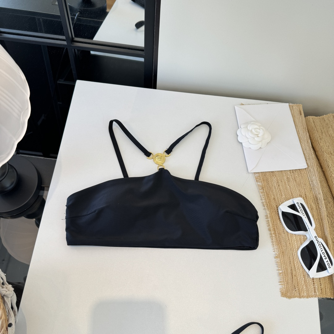 。范思哲连体比基尼👙泳衣 😍🥰适合多种场景的游泳衣🏊‍♀️海边 游泳池 温泉 水上乐园 漂流都可以😌内搭