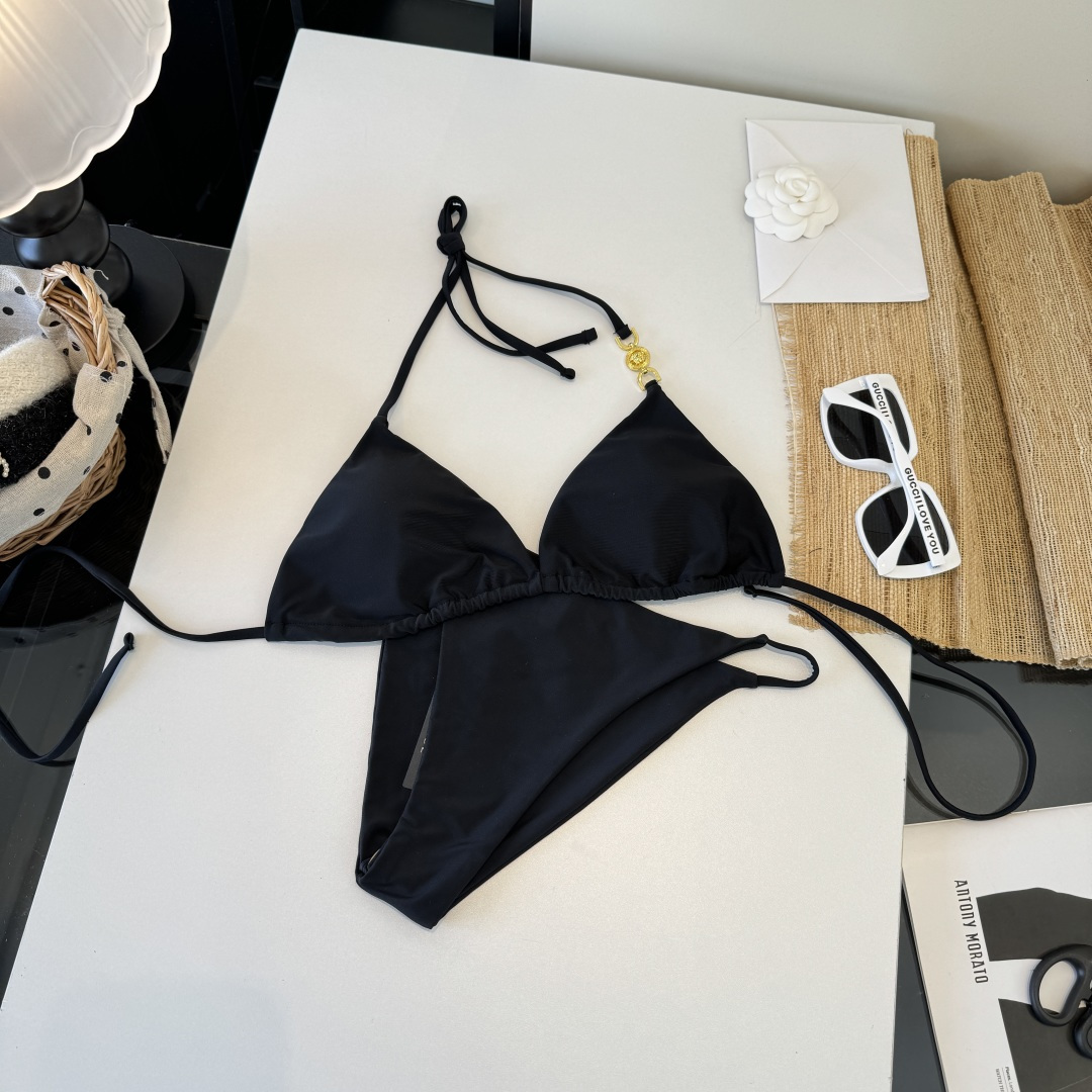 。范思哲连体比基尼👙泳衣 😍🥰适合多种场景的游泳衣🏊‍♀️海边 游泳池 温泉 水上乐园 漂流都可以😌内搭