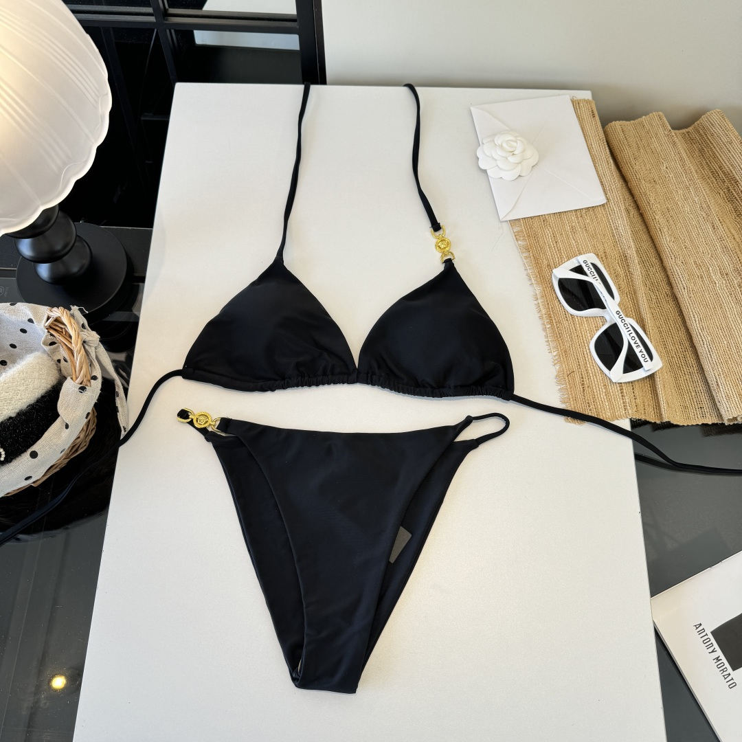 。范思哲分体比基尼👙泳衣 😍🥰适合多种场景的游泳衣🏊‍♀️海边 游泳池 温泉 水上乐园 漂流都可以😌内搭