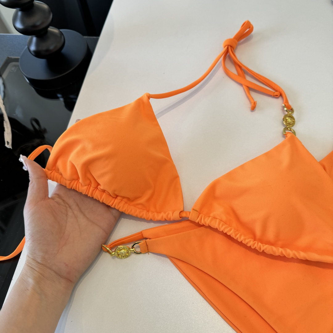 。范思哲分体比基尼👙泳衣 😍🥰适合多种场景的游泳衣🏊‍♀️海边 游泳池 温泉 水上乐园 漂流都可以😌内搭