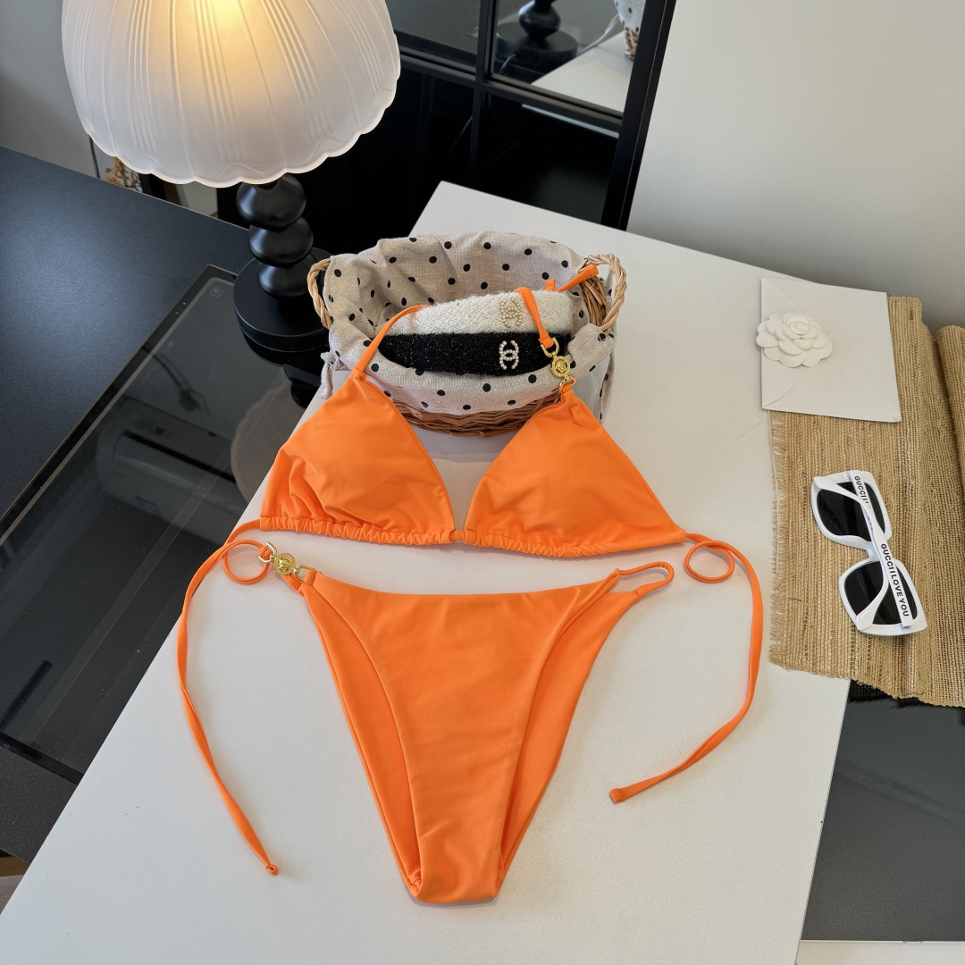 。范思哲分体比基尼👙泳衣 😍🥰适合多种场景的游泳衣🏊‍♀️海边 游泳池 温泉 水上乐园 漂流都可以😌内搭