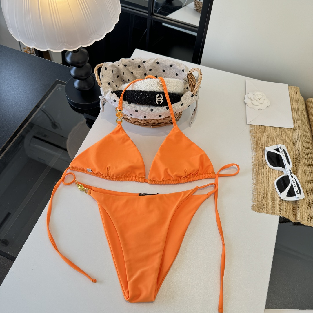 。范思哲分体比基尼👙泳衣 😍🥰适合多种场景的游泳衣🏊‍♀️海边 游泳池 温泉 水上乐园 漂流都可以😌内搭