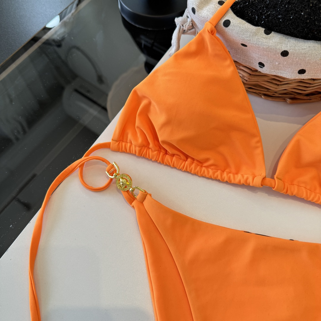 。范思哲分体比基尼👙泳衣 😍🥰适合多种场景的游泳衣🏊‍♀️海边 游泳池 温泉 水上乐园 漂流都可以😌内搭