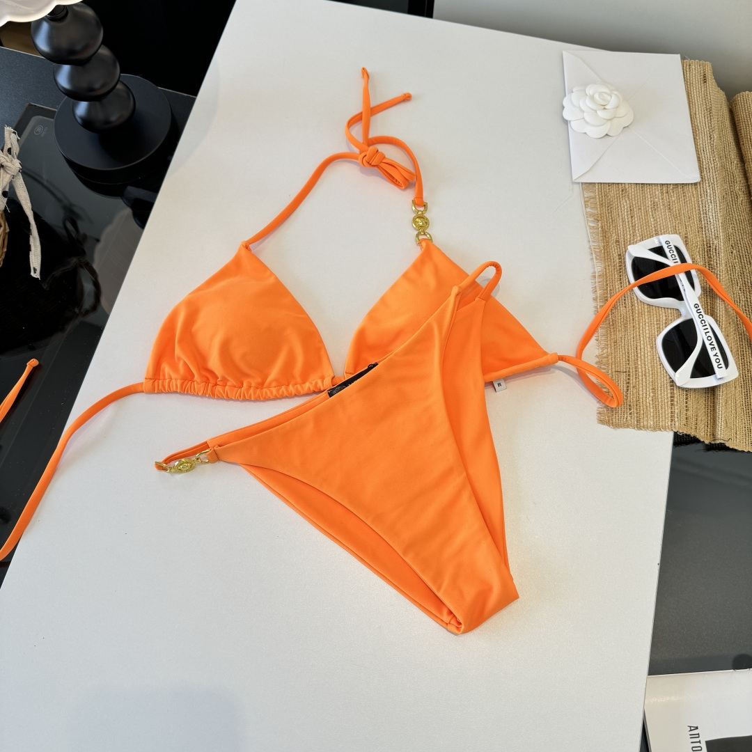 。范思哲分体比基尼👙泳衣 😍🥰适合多种场景的游泳衣🏊‍♀️海边 游泳池 温泉 水上乐园 漂流都可以😌内搭