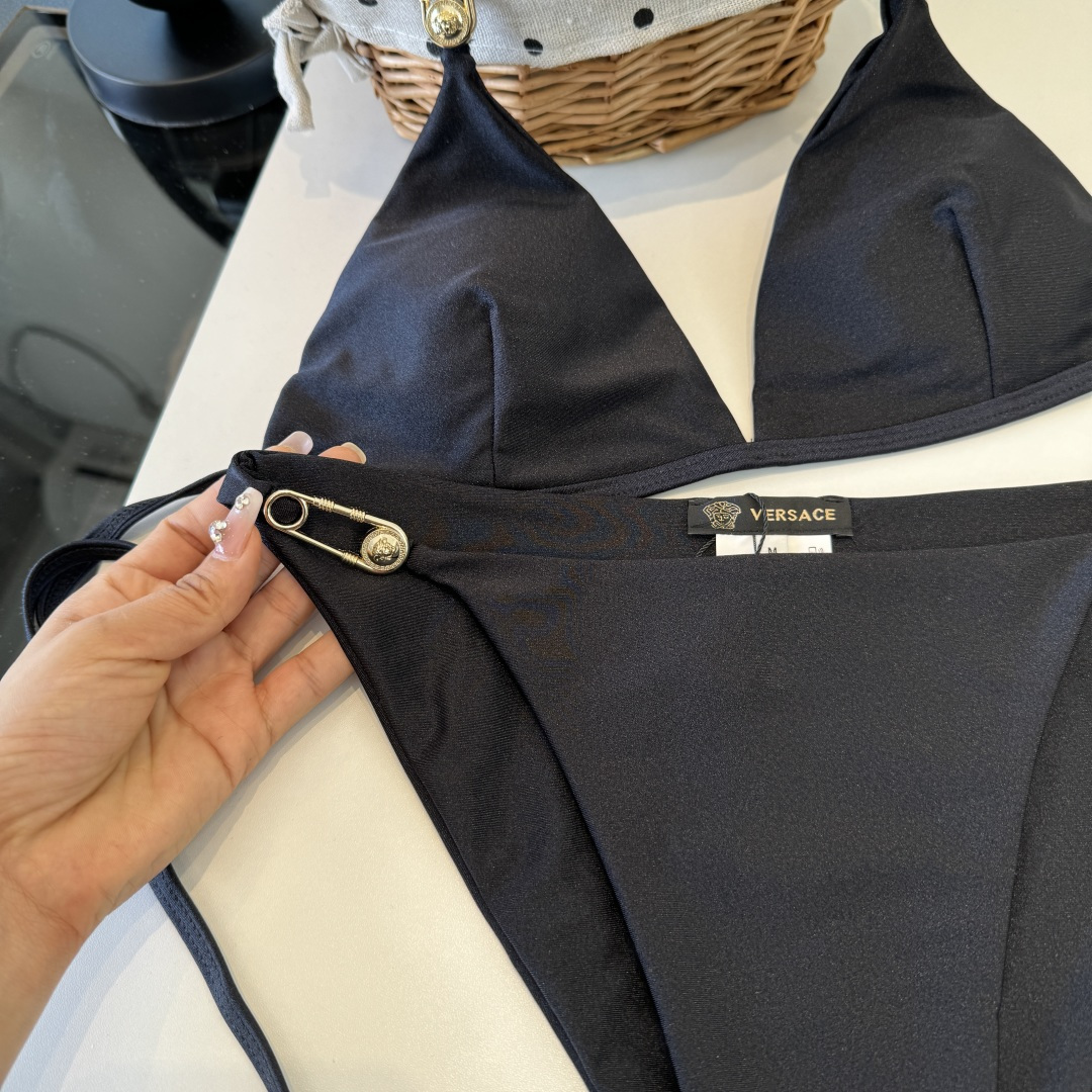 。范思哲分体比基尼👙泳衣 😍🥰适合多种场景的游泳衣🏊‍♀️海边 游泳池 温泉 水上乐园 漂流都可以😌内搭