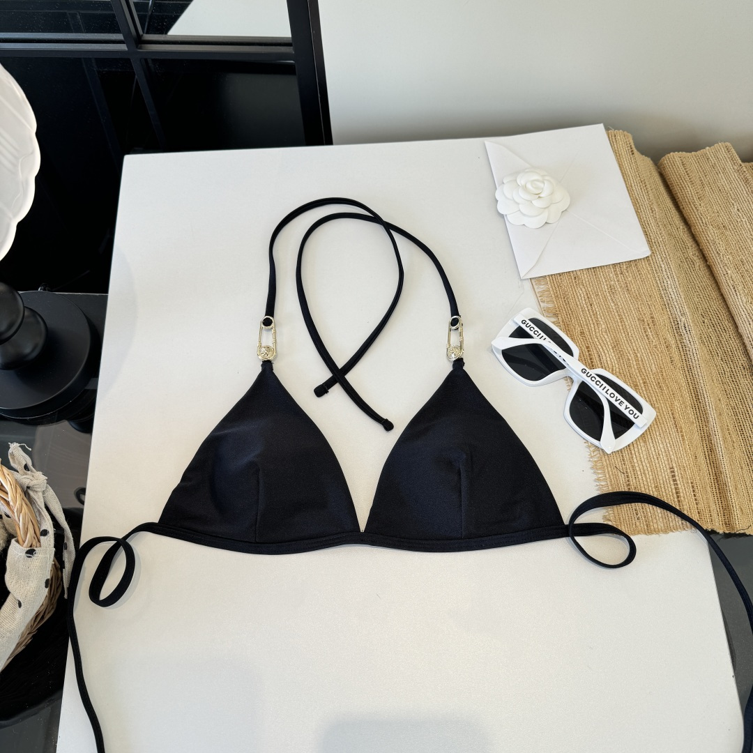 。范思哲分体比基尼👙泳衣 😍🥰适合多种场景的游泳衣🏊‍♀️海边 游泳池 温泉 水上乐园 漂流都可以😌内搭