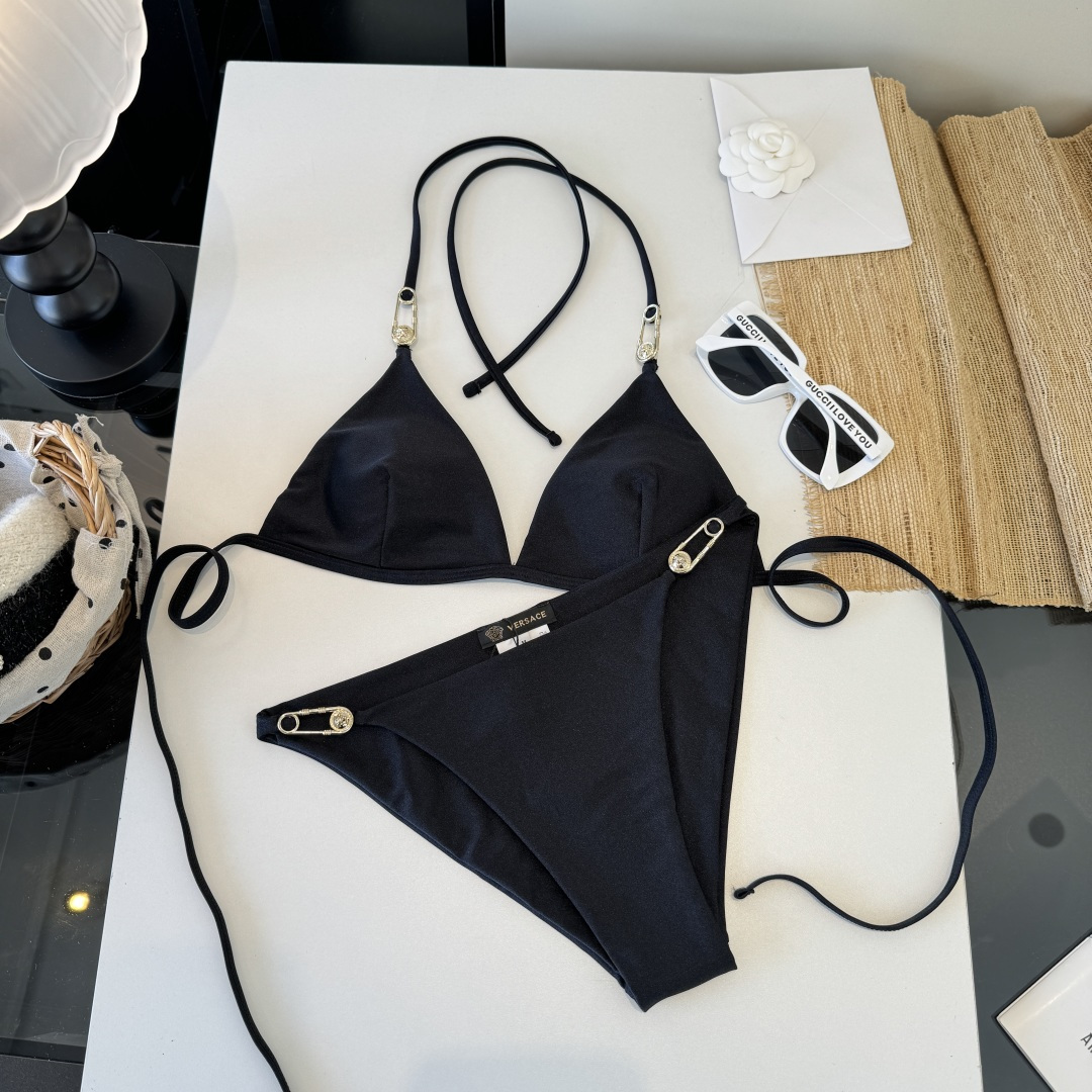 。范思哲分体比基尼👙泳衣 😍🥰适合多种场景的游泳衣🏊‍♀️海边 游泳池 温泉 水上乐园 漂流都可以😌内搭