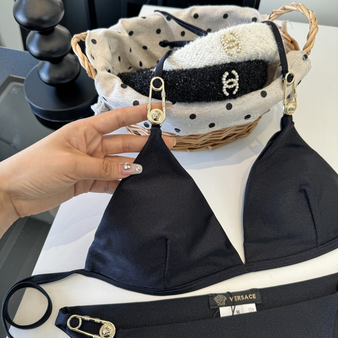 。范思哲分体比基尼👙泳衣 😍🥰适合多种场景的游泳衣🏊‍♀️海边 游泳池 温泉 水上乐园 漂流都可以😌内搭