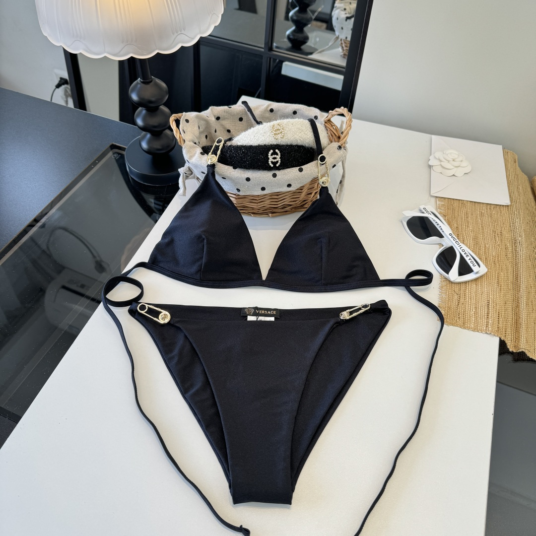 。范思哲分体比基尼👙泳衣 😍🥰适合多种场景的游泳衣🏊‍♀️海边 游泳池 温泉 水上乐园 漂流都可以😌内搭