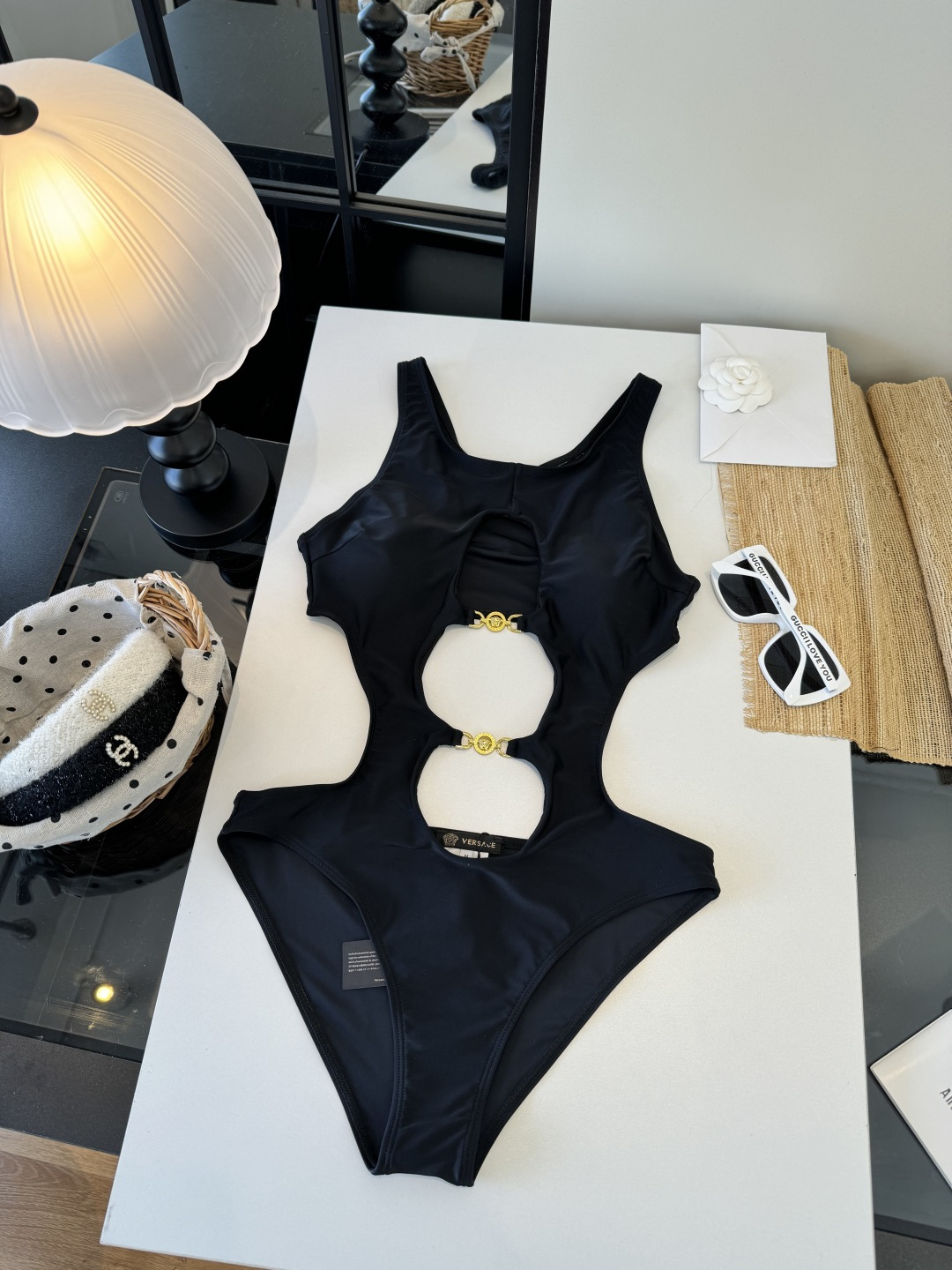 。范思哲连体比基尼👙泳衣 😍🥰适合多种场景的游泳衣🏊‍♀️海边 游泳池 温泉 水上乐园 漂流都可以😌内搭