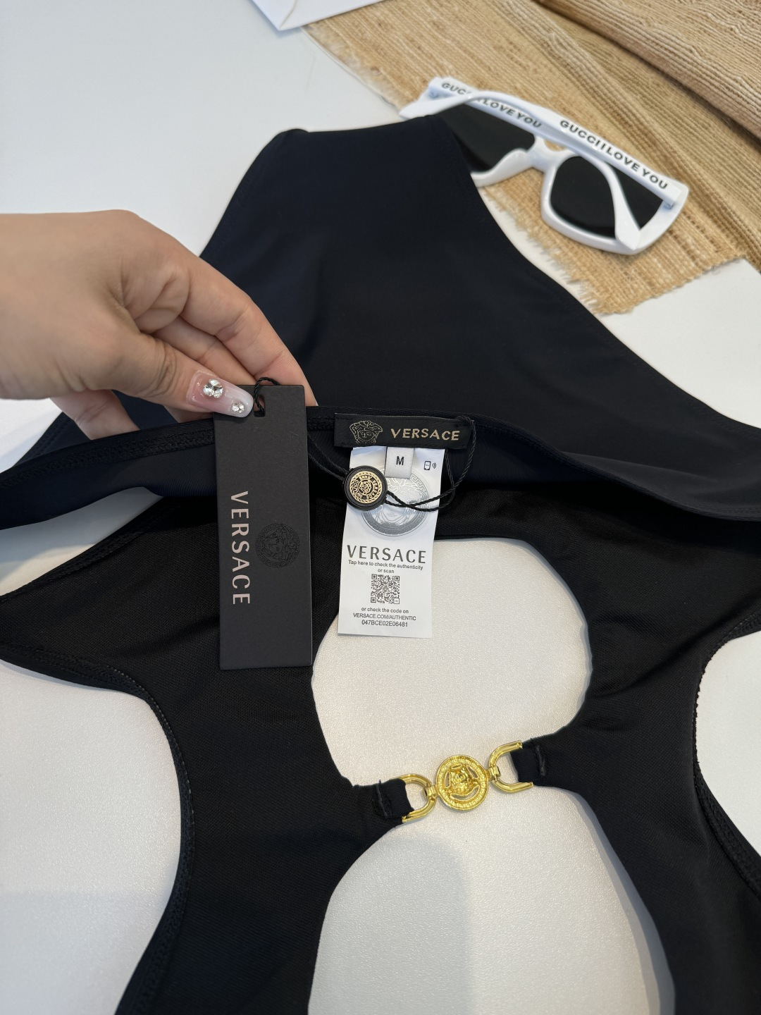 。范思哲连体比基尼👙泳衣 😍🥰适合多种场景的游泳衣🏊‍♀️海边 游泳池 温泉 水上乐园 漂流都可以😌内搭