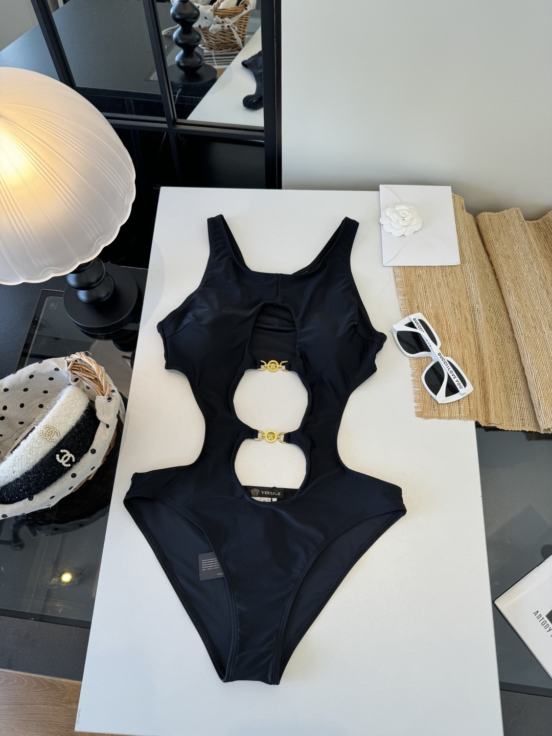 。范思哲连体比基尼👙泳衣 😍🥰适合多种场景的游泳衣🏊‍♀️海边 游泳池 温泉 水上乐园 漂流都可以😌内搭