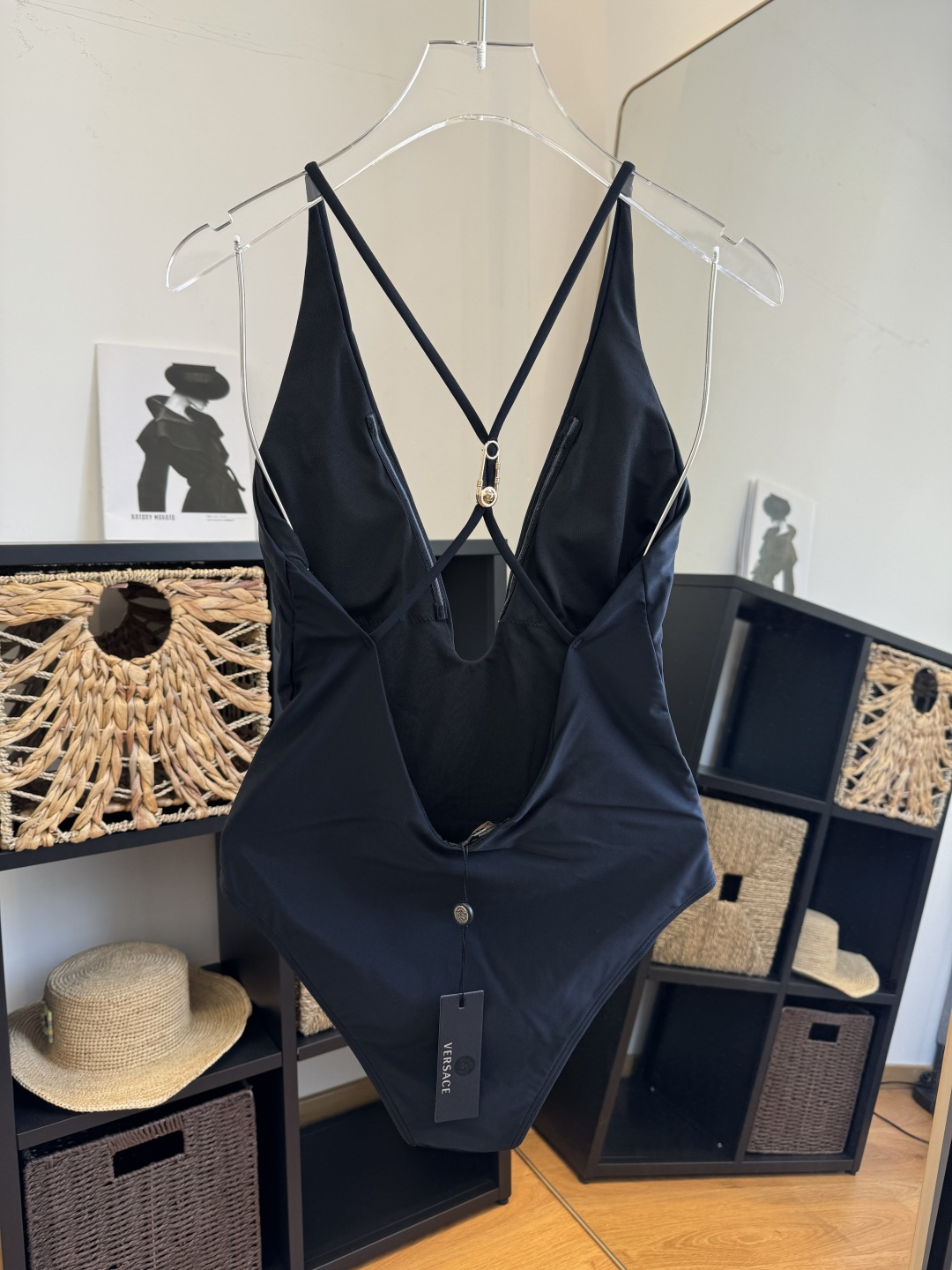 。范思哲连体比基尼👙泳衣 😍🥰适合多种场景的游泳衣🏊‍♀️海边 游泳池 温泉 水上乐园 漂流都可以😌内搭