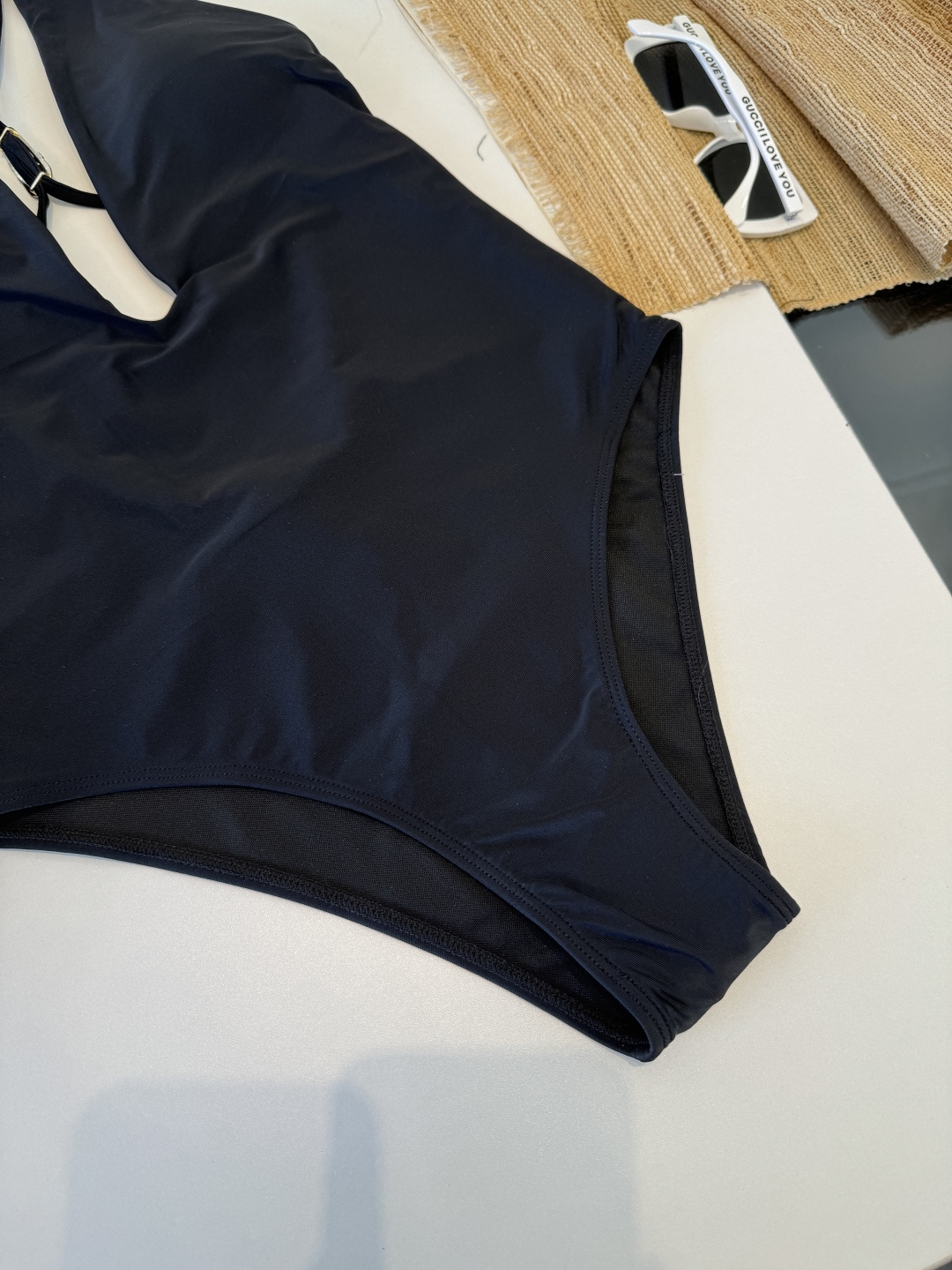 。范思哲连体比基尼👙泳衣 😍🥰适合多种场景的游泳衣🏊‍♀️海边 游泳池 温泉 水上乐园 漂流都可以😌内搭