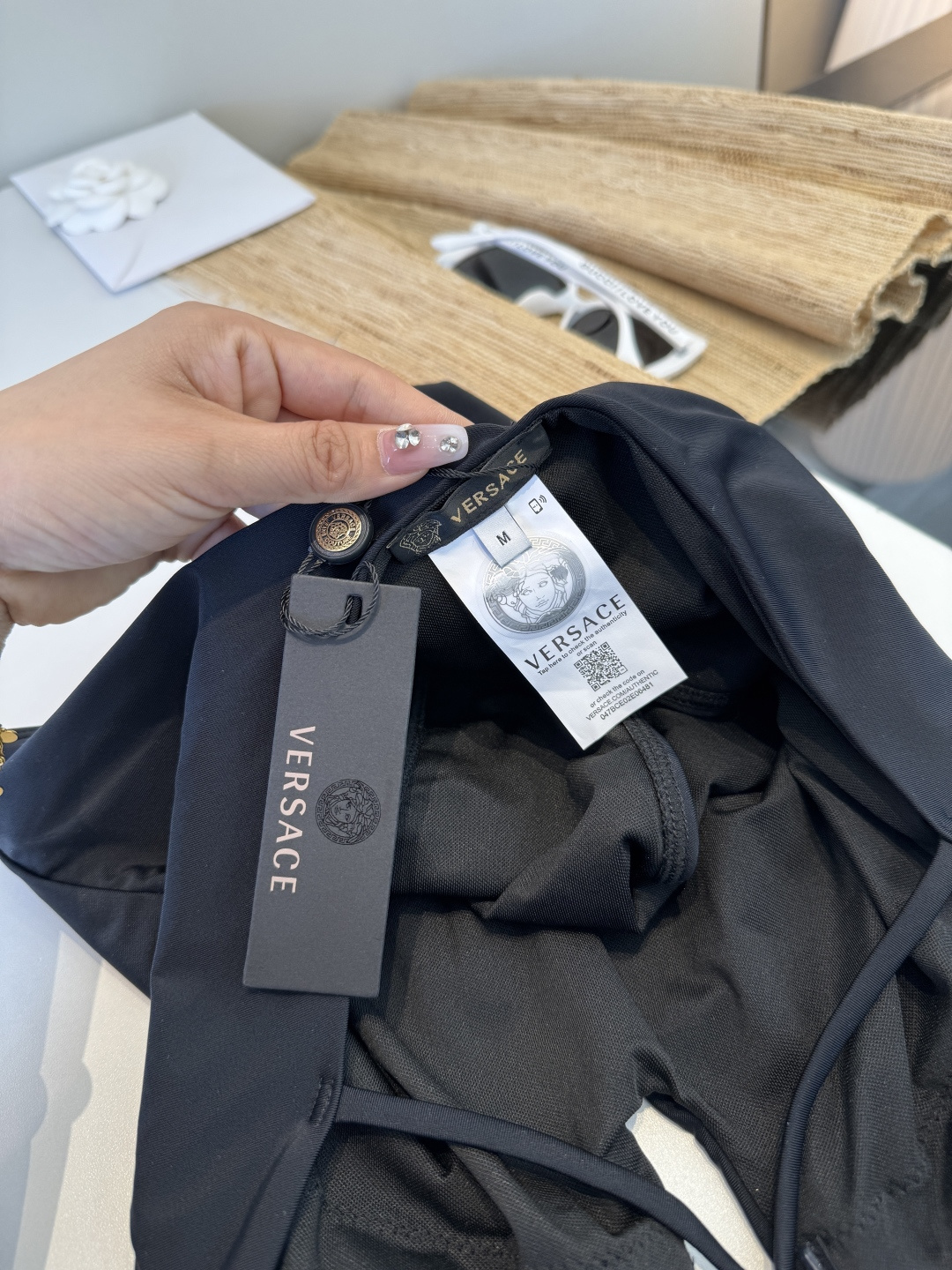 。范思哲连体比基尼👙泳衣 😍🥰适合多种场景的游泳衣🏊‍♀️海边 游泳池 温泉 水上乐园 漂流都可以😌内搭