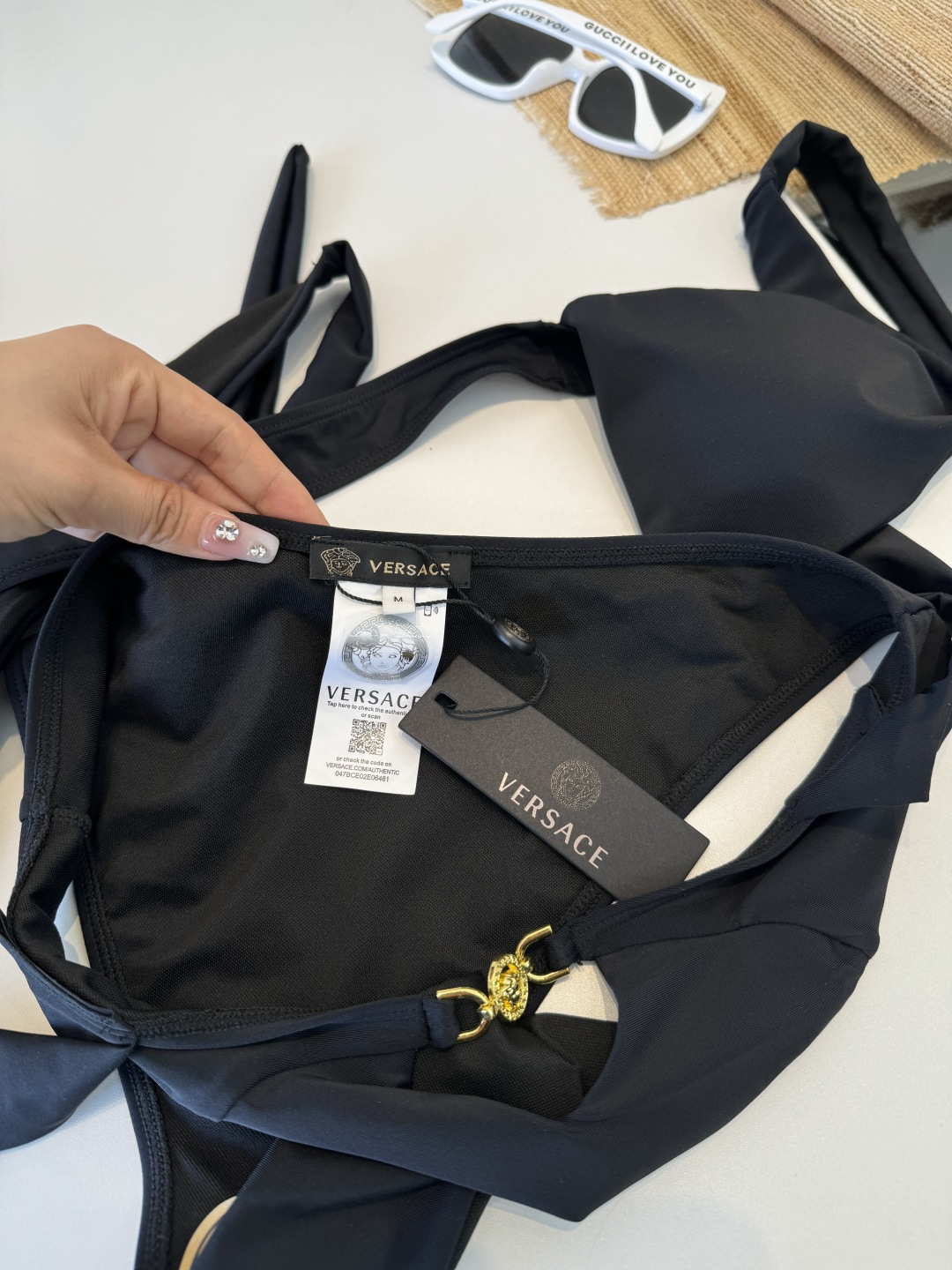 。范思哲连体比基尼👙泳衣 😍🥰适合多种场景的游泳衣🏊‍♀️海边 游泳池 温泉 水上乐园 漂流都可以😌内搭