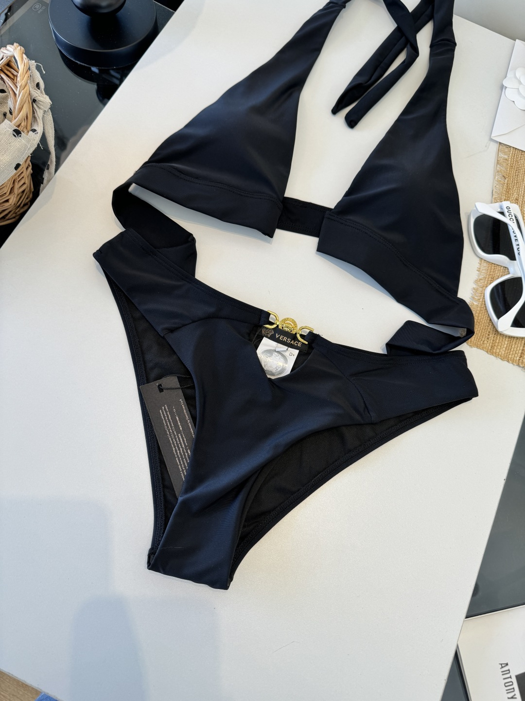 。范思哲连体比基尼👙泳衣 😍🥰适合多种场景的游泳衣🏊‍♀️海边 游泳池 温泉 水上乐园 漂流都可以😌内搭