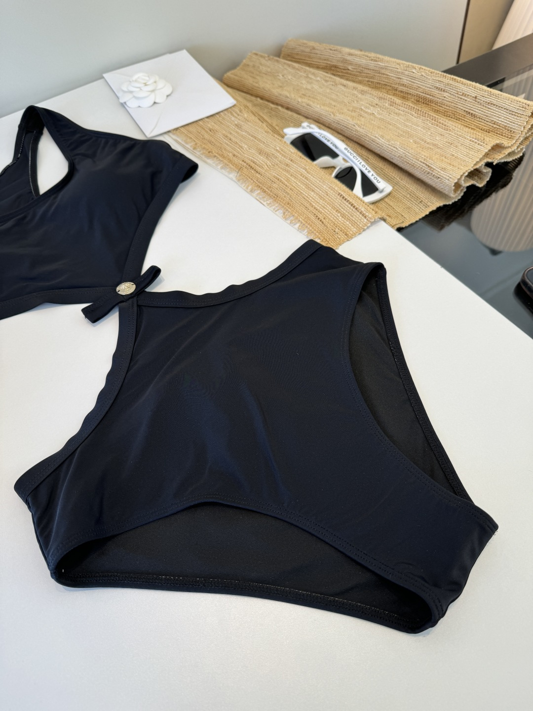 。范思哲连体比基尼👙泳衣 😍🥰适合多种场景的游泳衣🏊‍♀️海边 游泳池 温泉 水上乐园 漂流都可以😌内搭