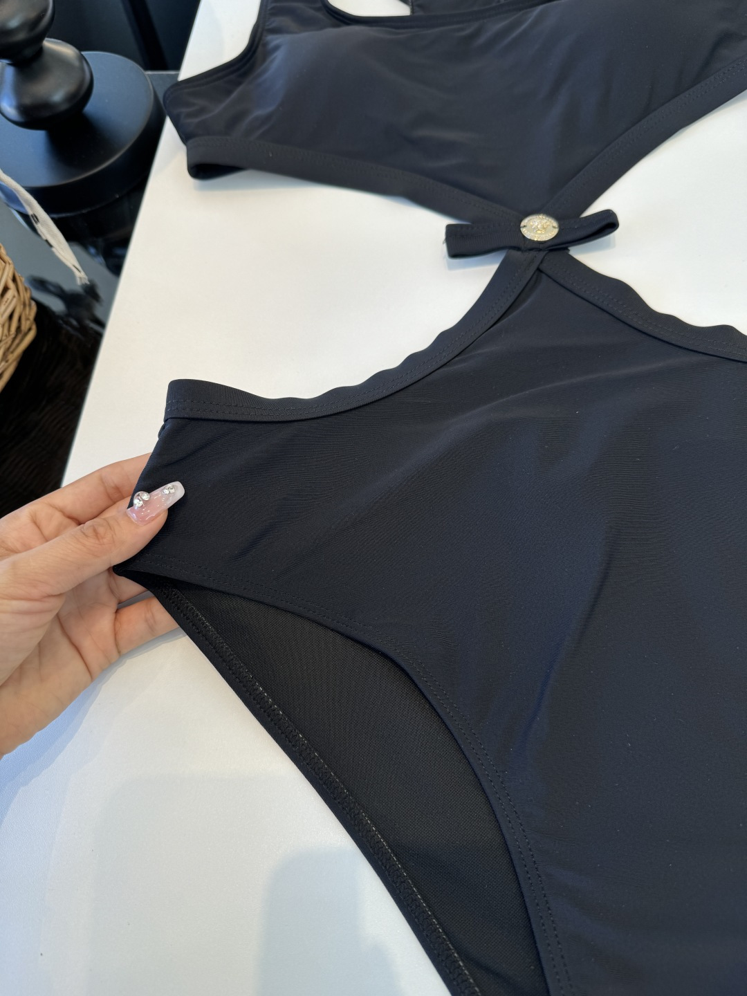 。范思哲连体比基尼👙泳衣 😍🥰适合多种场景的游泳衣🏊‍♀️海边 游泳池 温泉 水上乐园 漂流都可以😌内搭