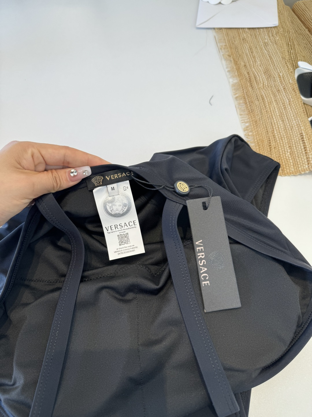 。范思哲连体比基尼👙泳衣 😍🥰适合多种场景的游泳衣🏊‍♀️海边 游泳池 温泉 水上乐园 漂流都可以😌内搭