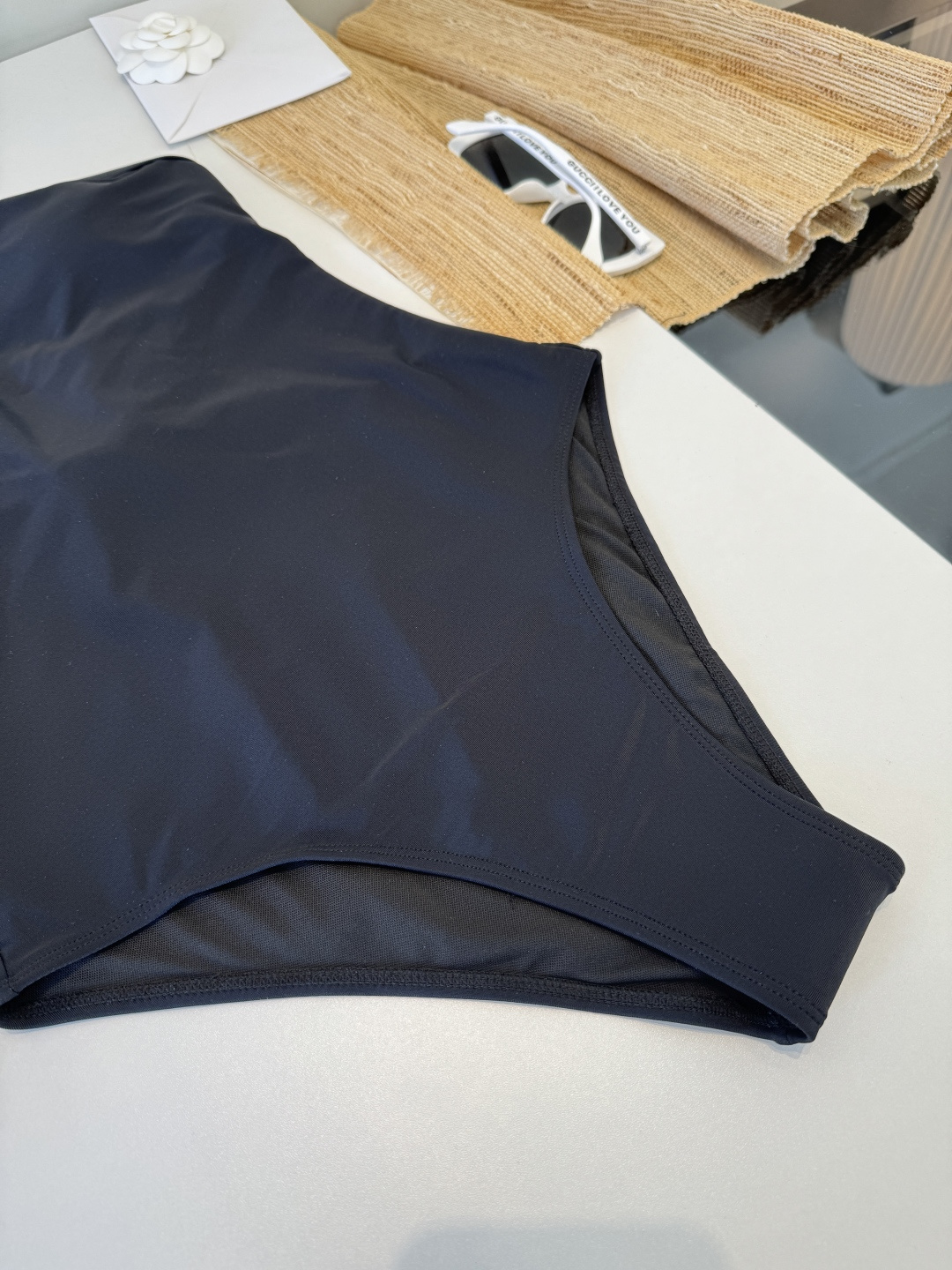 。范思哲连体比基尼👙泳衣 😍🥰适合多种场景的游泳衣🏊‍♀️海边 游泳池 温泉 水上乐园 漂流都可以😌内搭