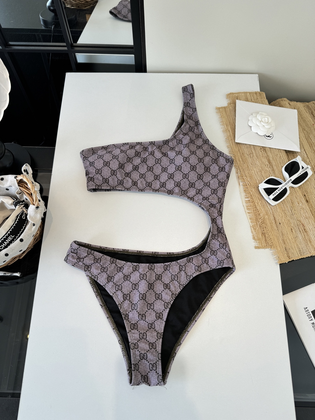 。Gucci古奇连体泳衣👙 上身超级棒！同步各大专柜发售，自然而然呈现时尚感！十分减龄，具有年轻活力。 