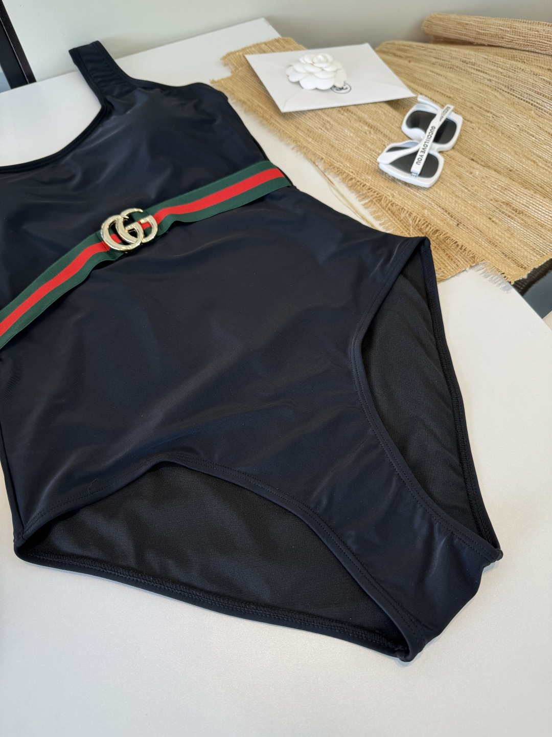 。Gucci古奇连体泳衣👙 上身超级棒！同步各大专柜发售，自然而然呈现时尚感！十分减龄，具有年轻活力。 