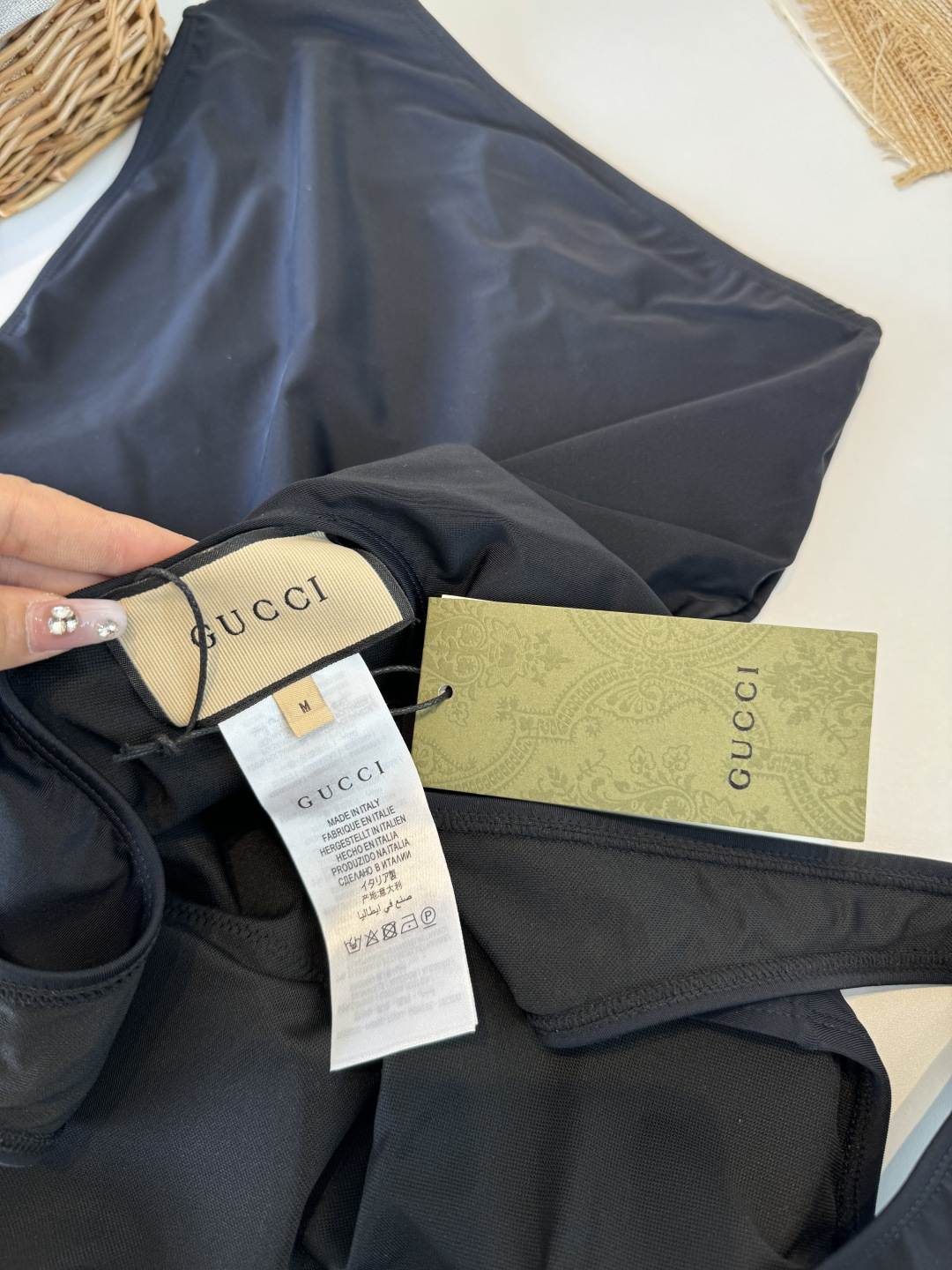 。Gucci古奇连体泳衣👙 上身超级棒！同步各大专柜发售，自然而然呈现时尚感！十分减龄，具有年轻活力。 