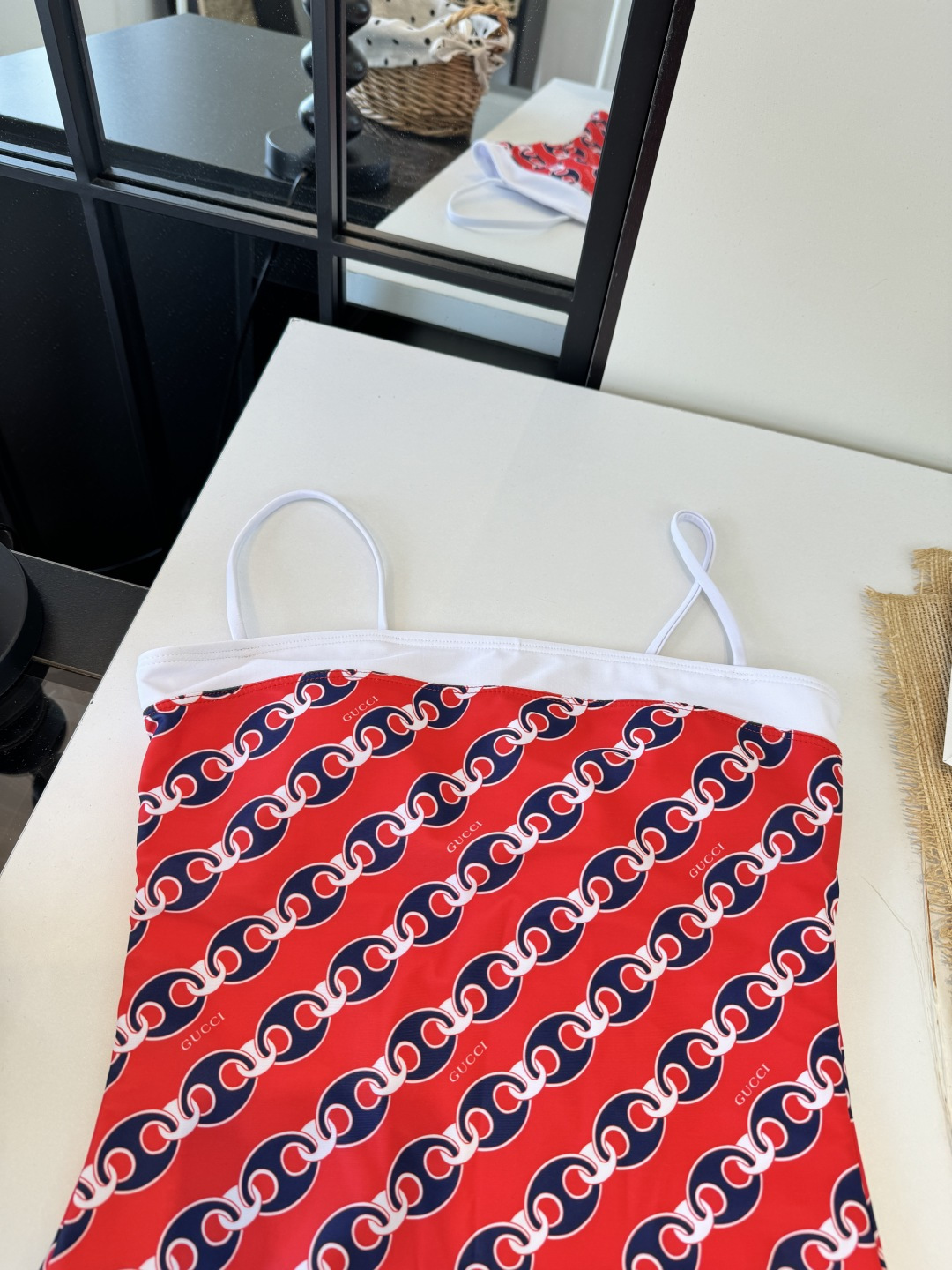 。Gucci古奇连体泳衣👙 上身超级棒！同步各大专柜发售，自然而然呈现时尚感！十分减龄，具有年轻活力。 