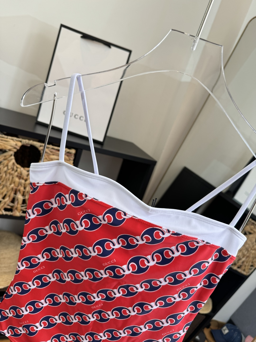 。Gucci古奇连体泳衣👙 上身超级棒！同步各大专柜发售，自然而然呈现时尚感！十分减龄，具有年轻活力。 