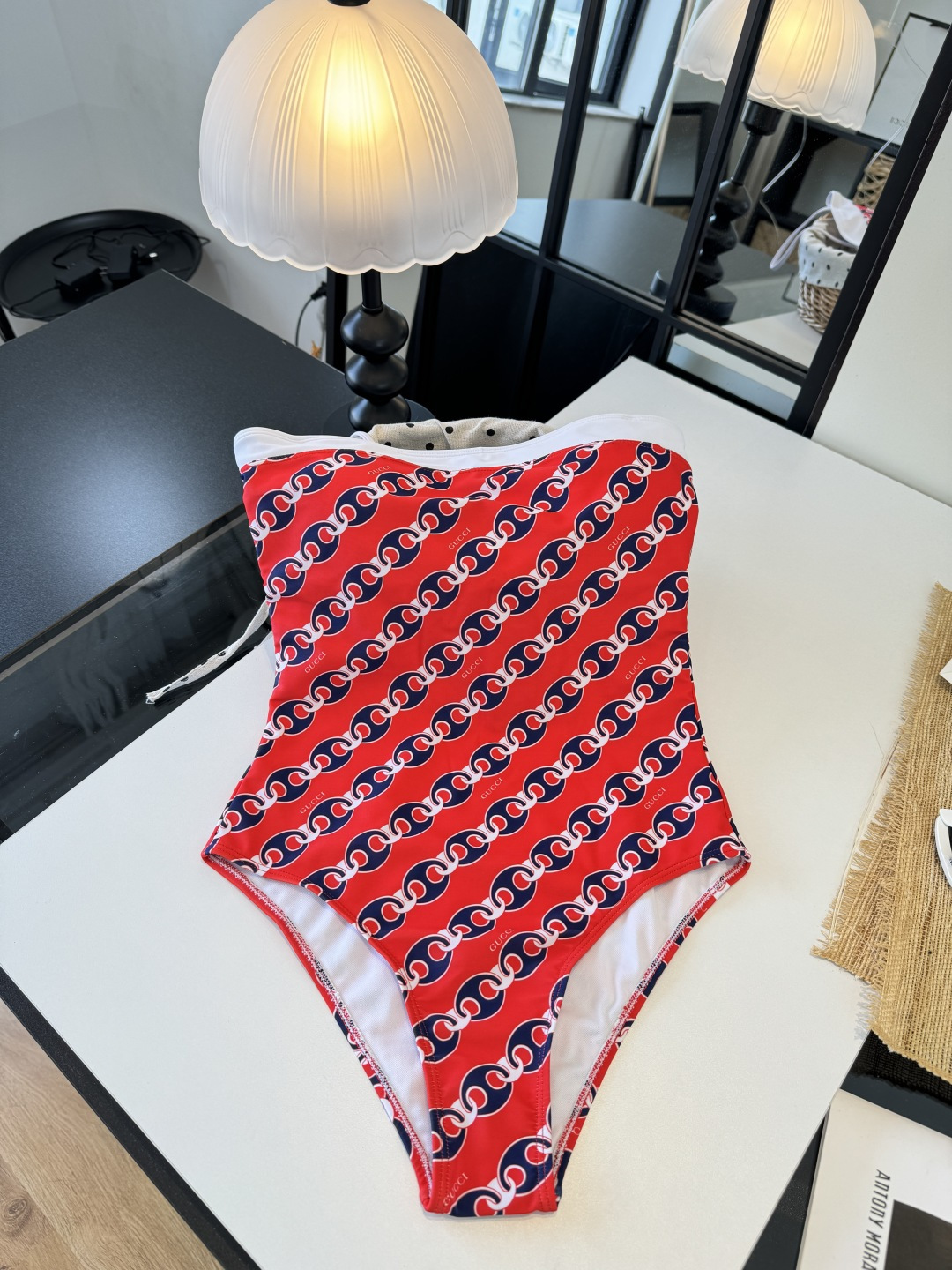 。Gucci古奇连体泳衣👙 上身超级棒！同步各大专柜发售，自然而然呈现时尚感！十分减龄，具有年轻活力。 