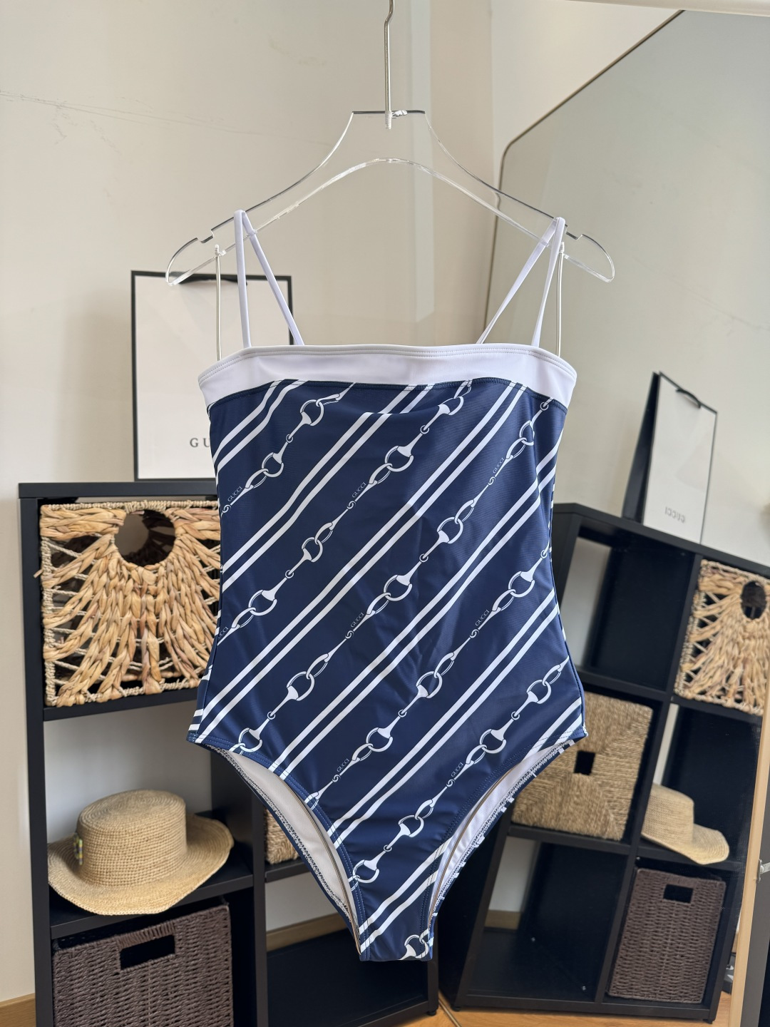 。Gucci古奇连体泳衣👙 上身超级棒！同步各大专柜发售，自然而然呈现时尚感！十分减龄，具有年轻活力。 