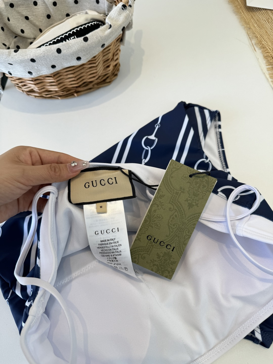 。Gucci古奇连体泳衣👙 上身超级棒！同步各大专柜发售，自然而然呈现时尚感！十分减龄，具有年轻活力。 