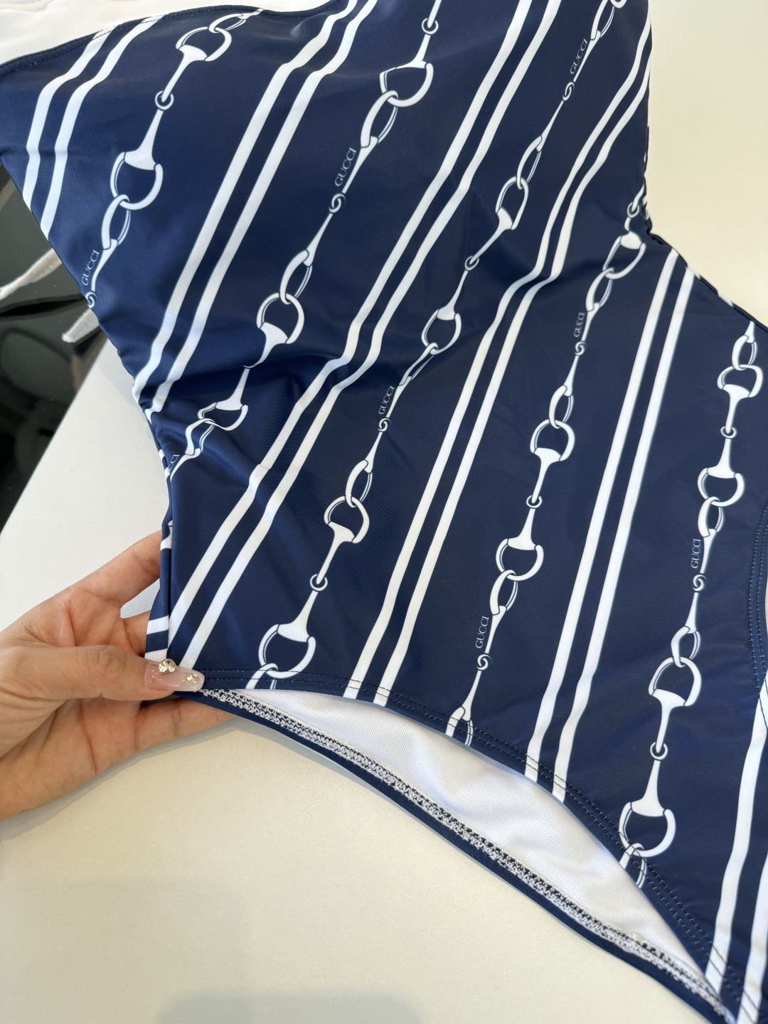 。Gucci古奇连体泳衣👙 上身超级棒！同步各大专柜发售，自然而然呈现时尚感！十分减龄，具有年轻活力。 