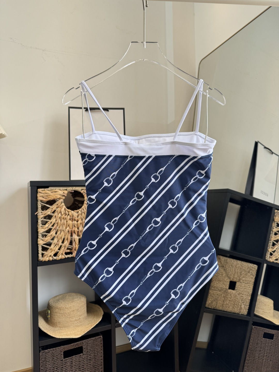 。Gucci古奇连体泳衣👙 上身超级棒！同步各大专柜发售，自然而然呈现时尚感！十分减龄，具有年轻活力。 